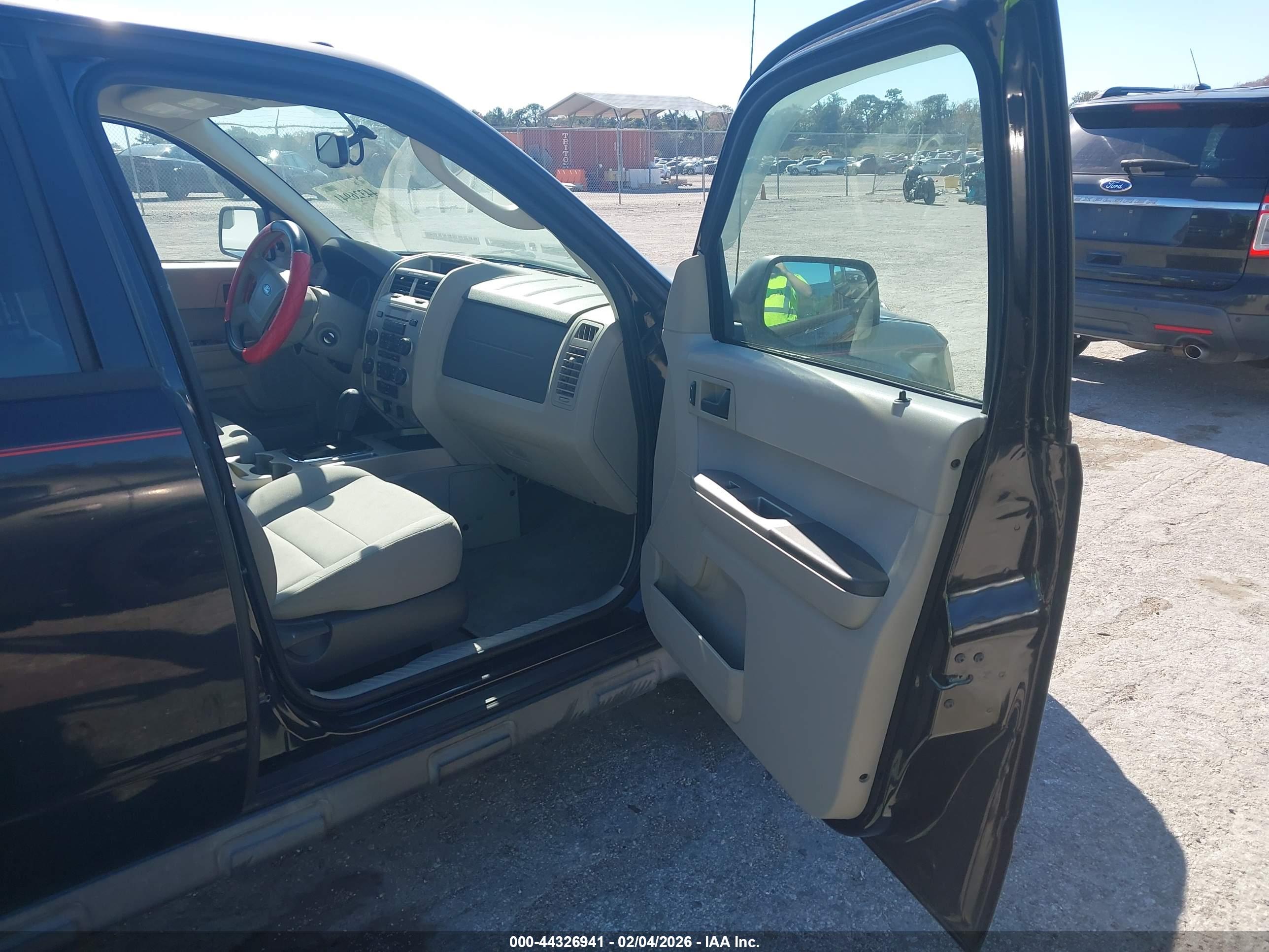 FORD ESCAPE image 5