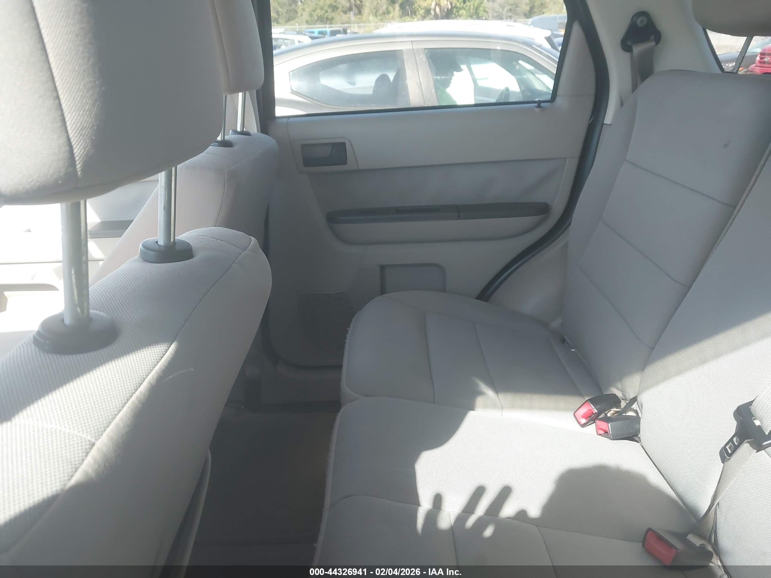 FORD ESCAPE image 8