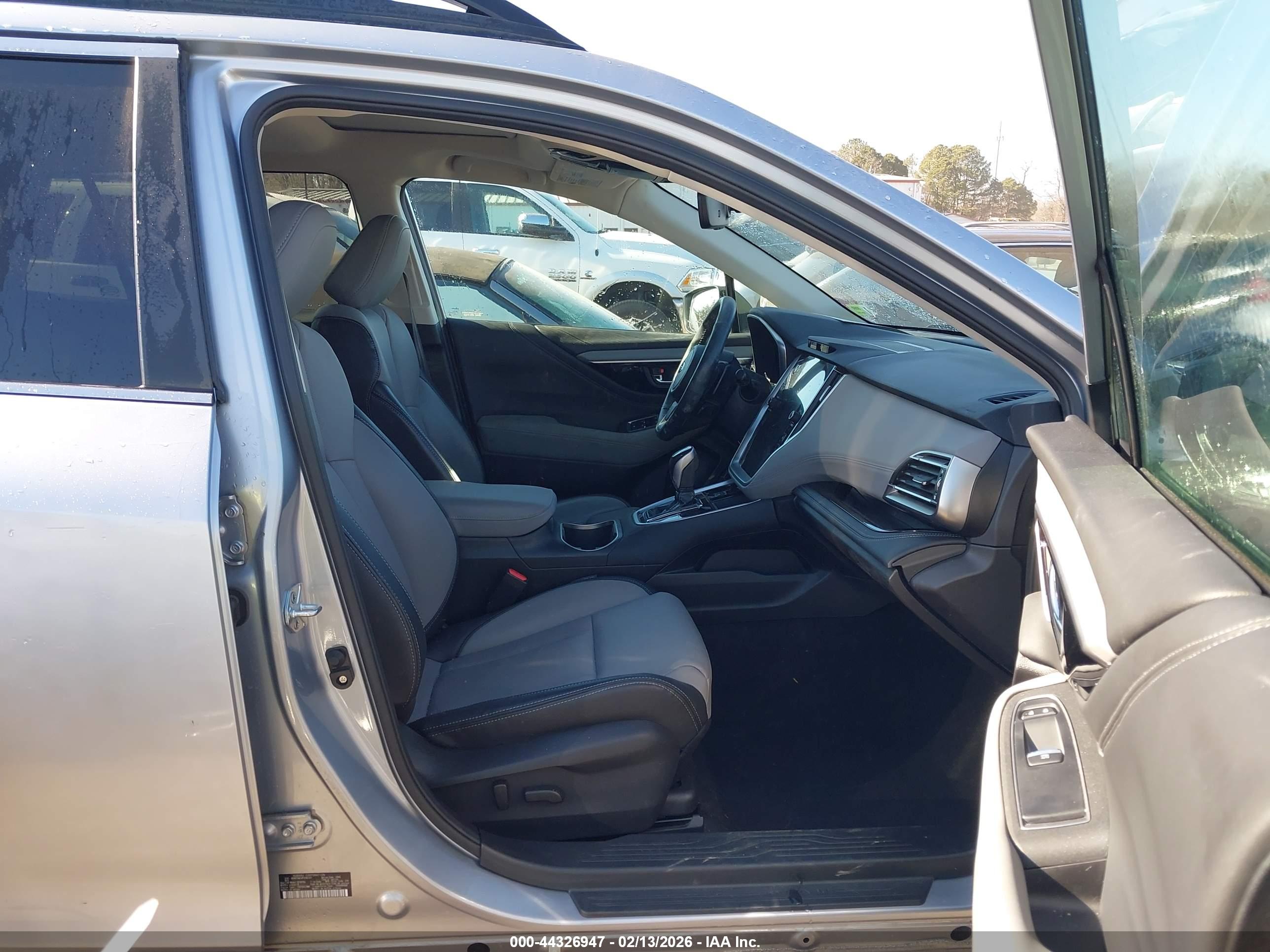 SUBARU OUTBACK image 5