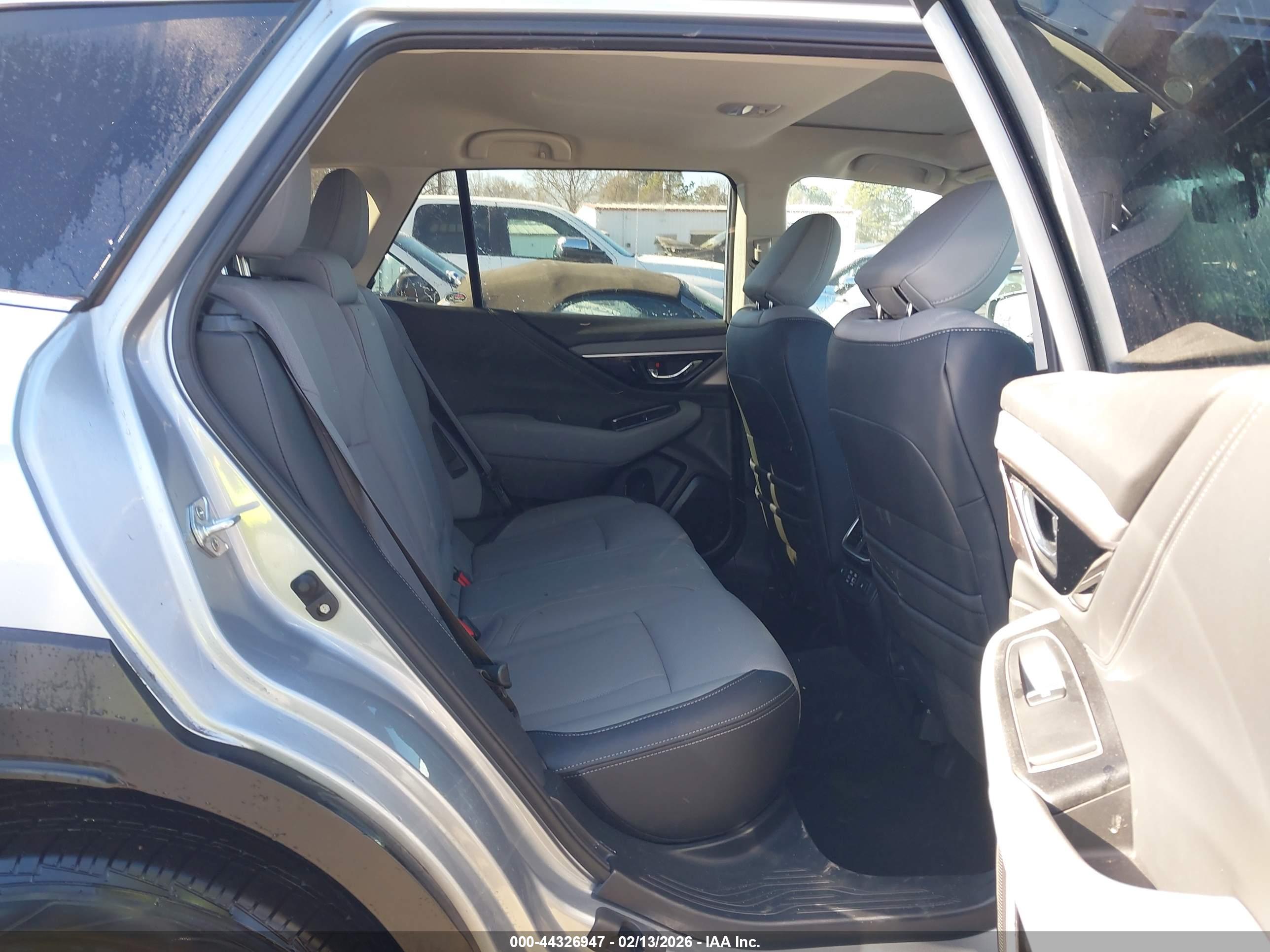 SUBARU OUTBACK image 8