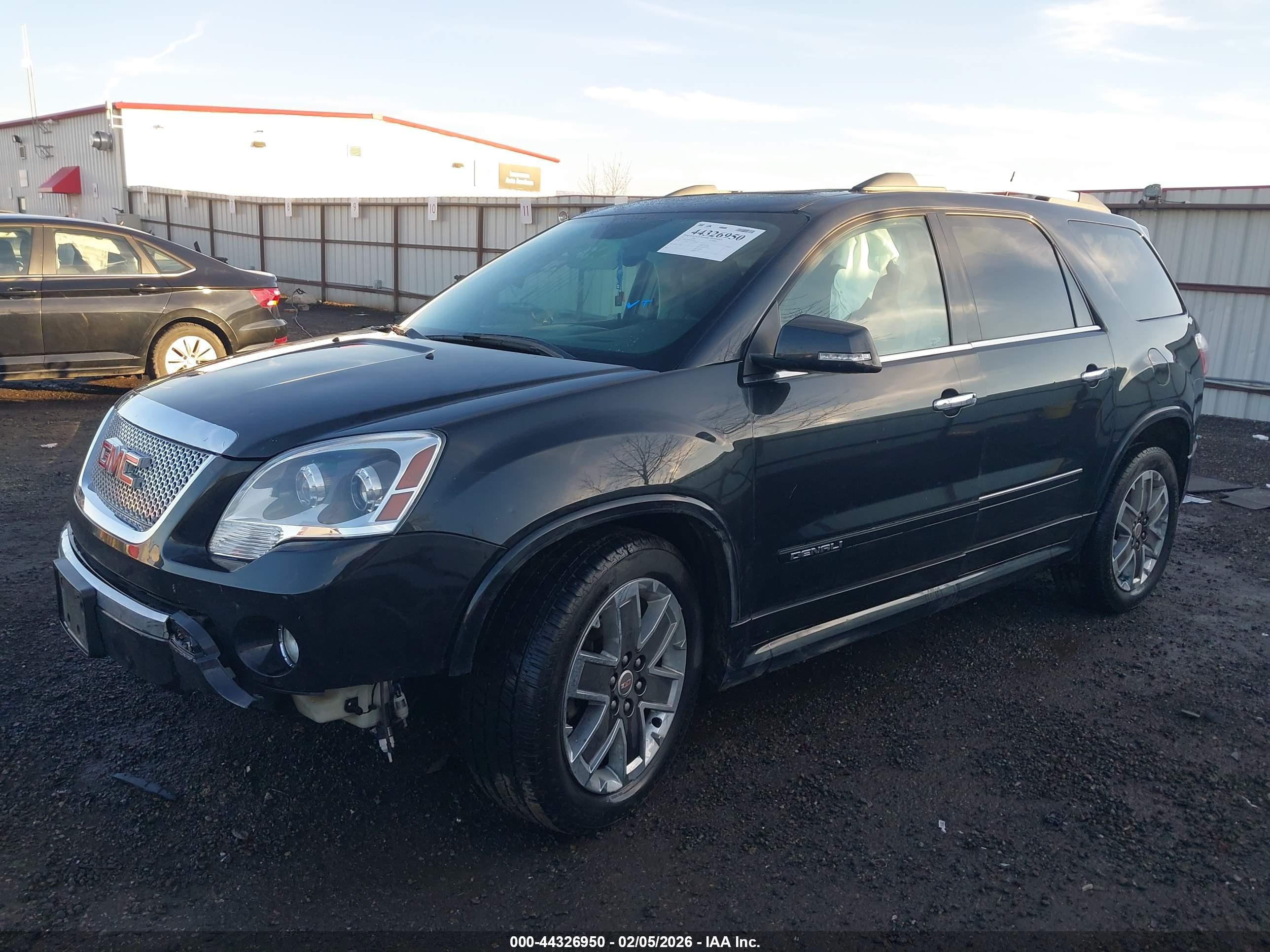GMC ACADIA image 2