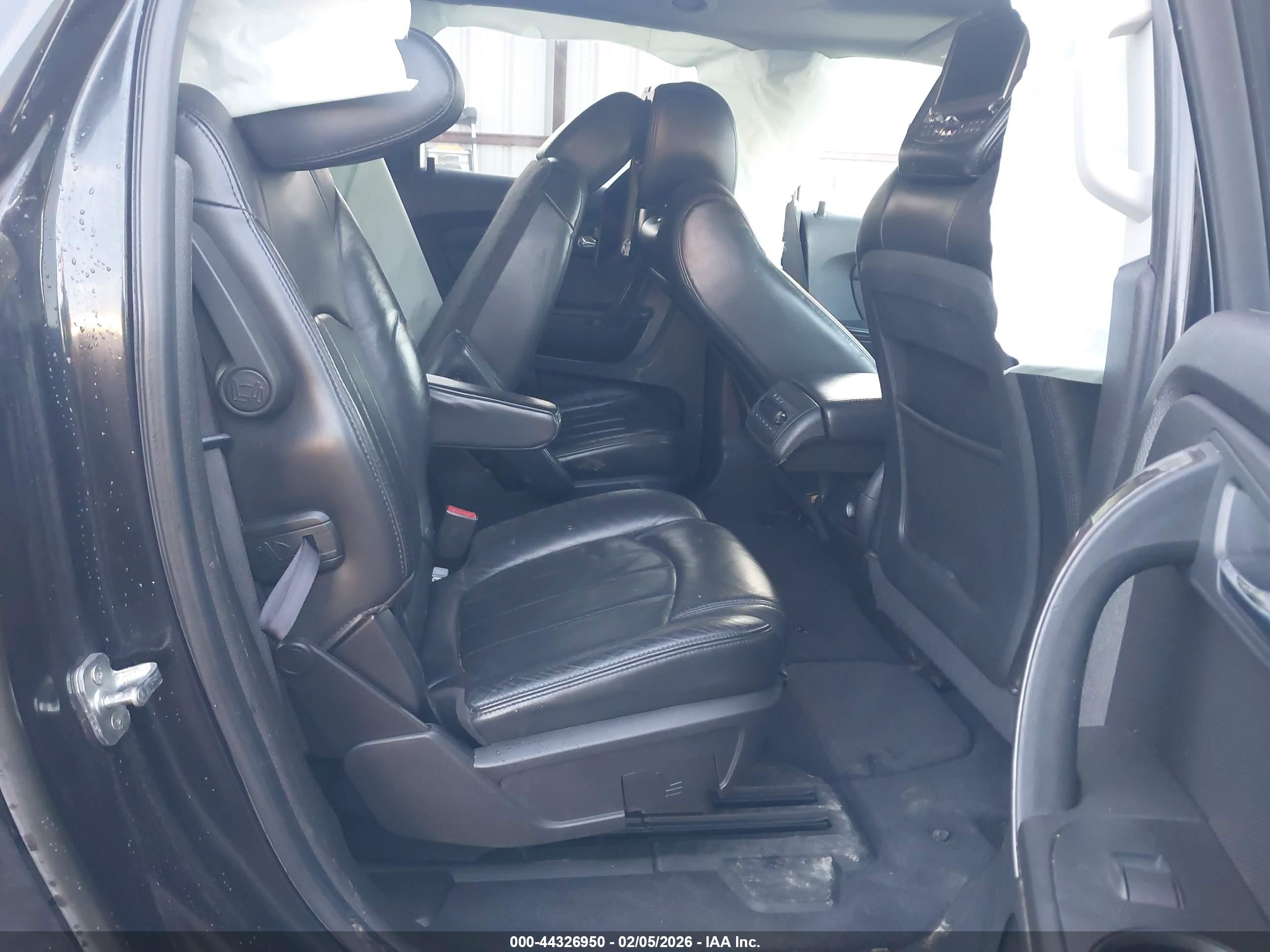 GMC ACADIA image 8