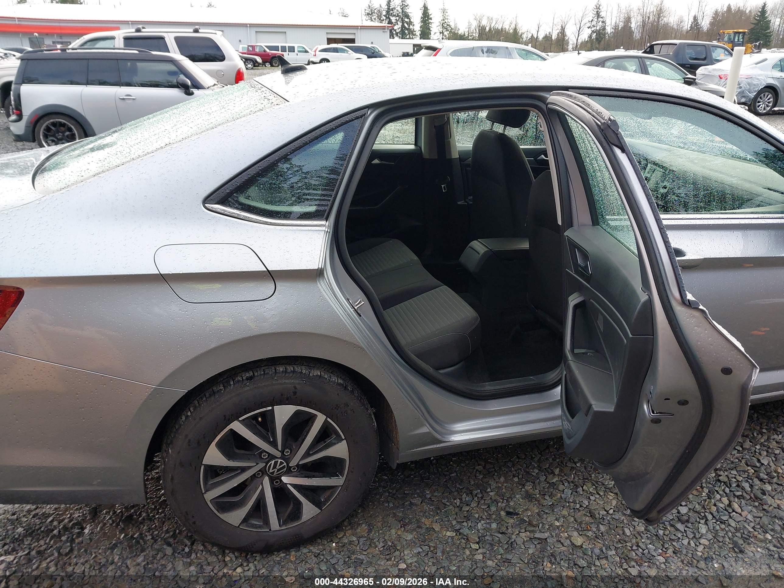 VOLKSWAGEN JETTA image 8
