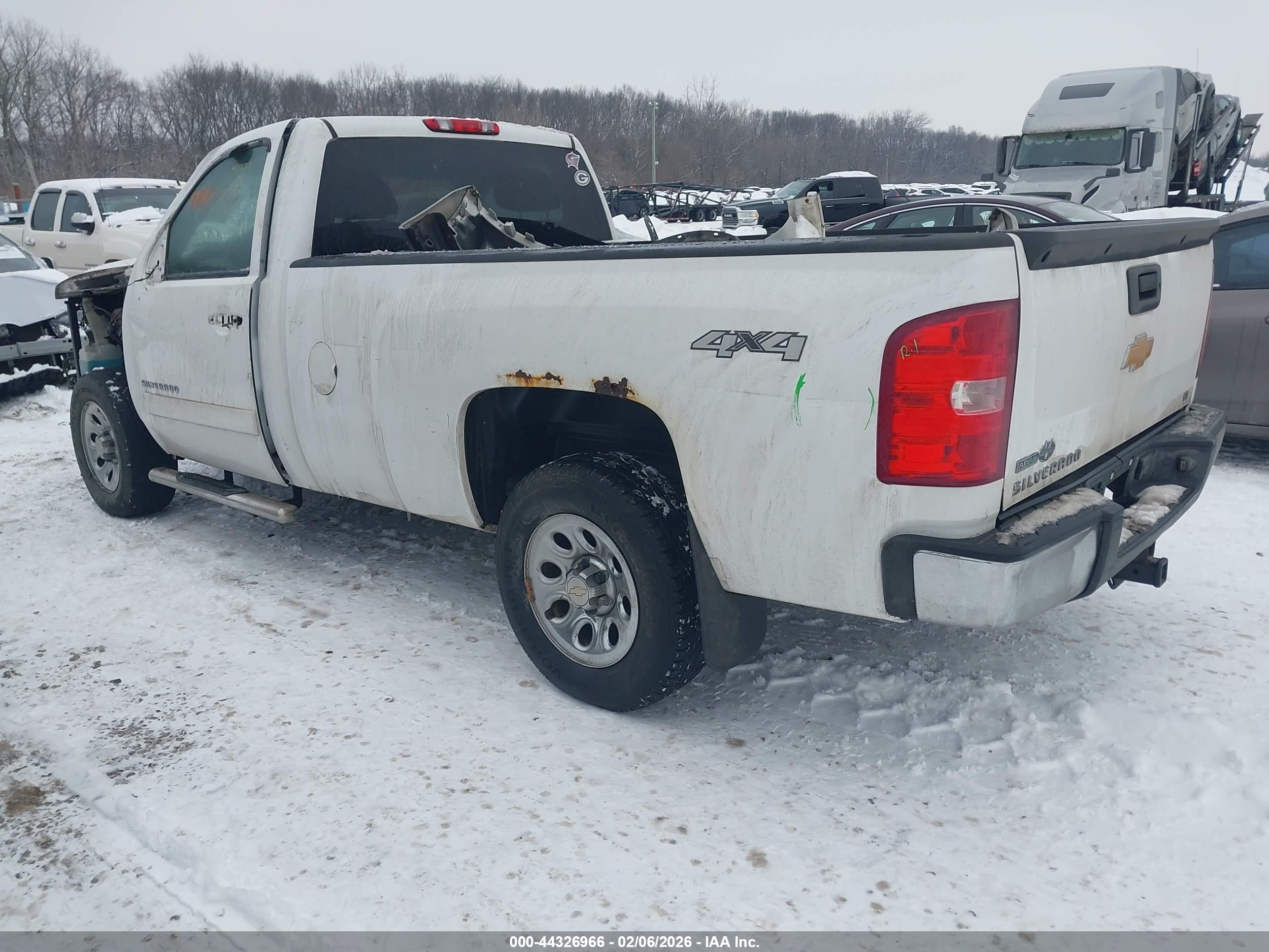 CHEVROLET SILVERADO image 3