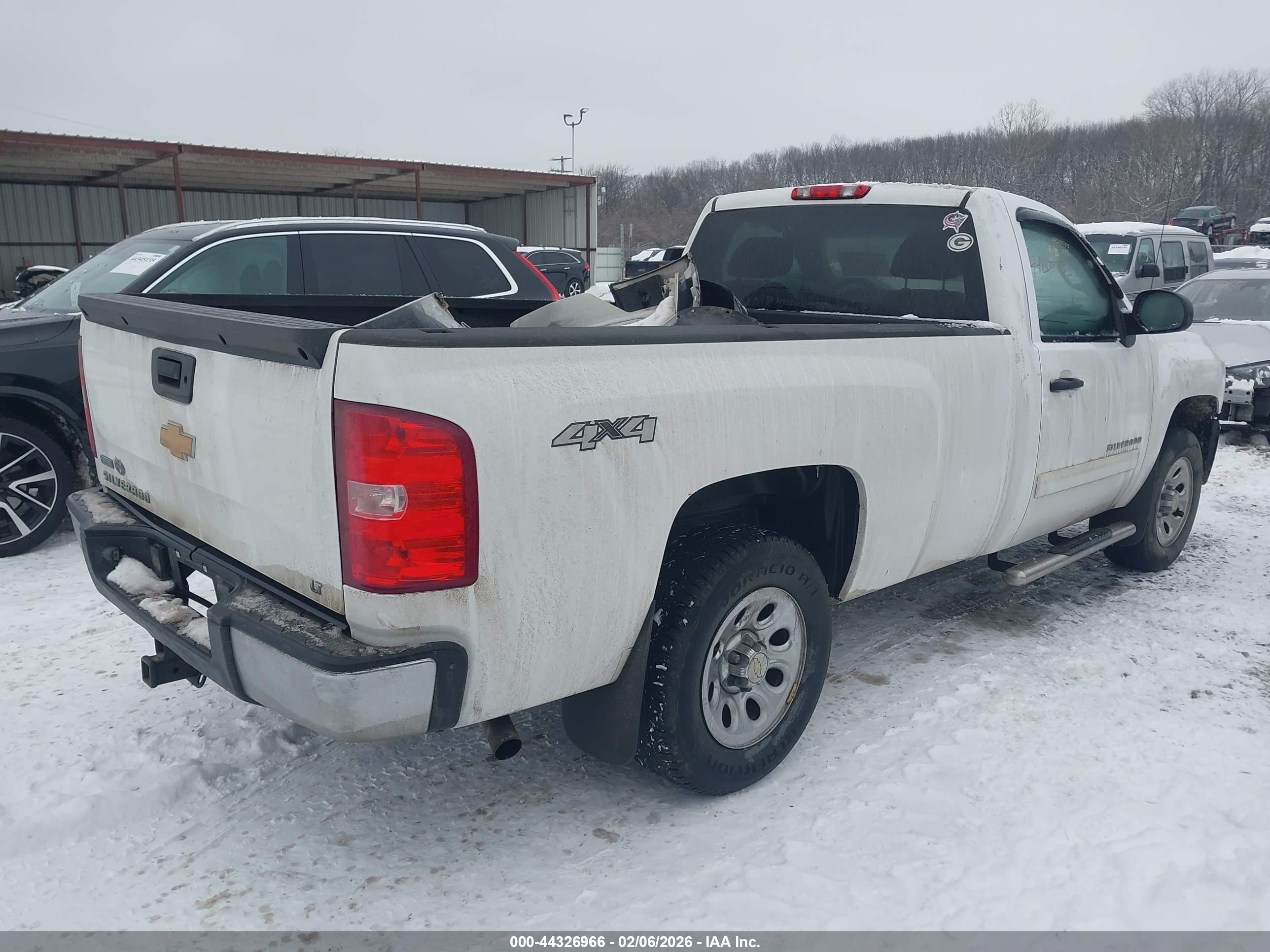 CHEVROLET SILVERADO image 4