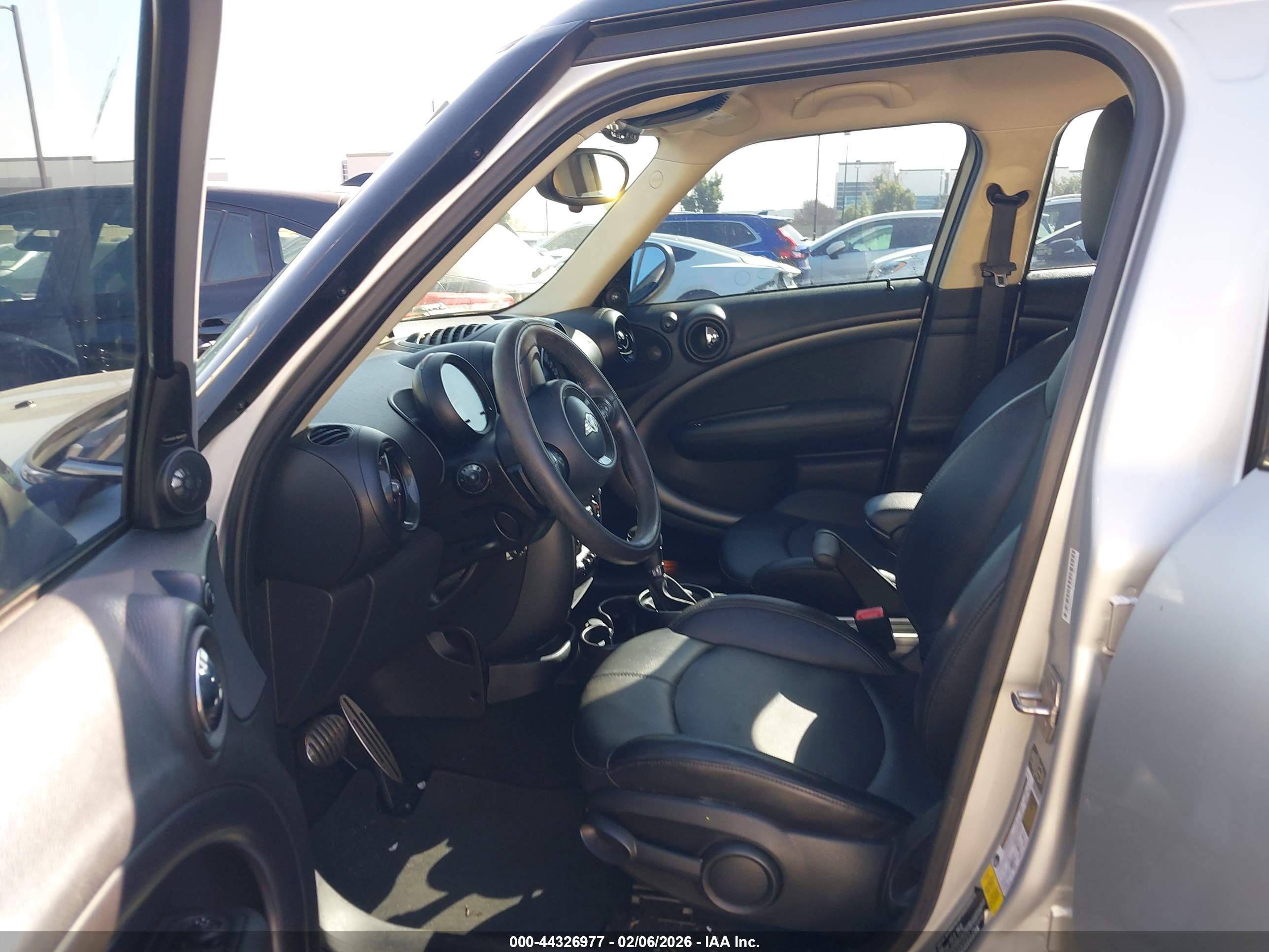 MINI COUNTRYMAN image 5