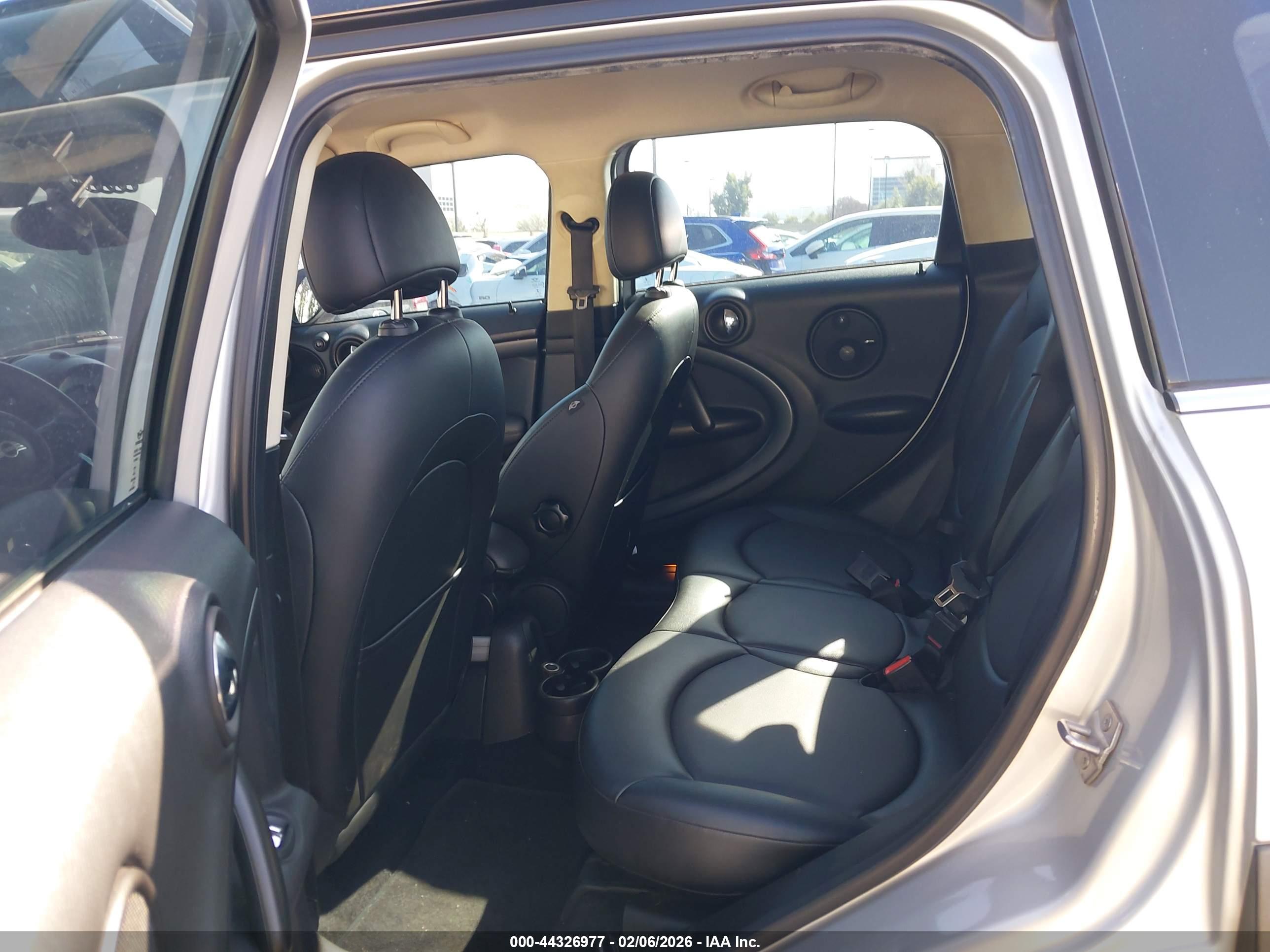 MINI COUNTRYMAN image 8