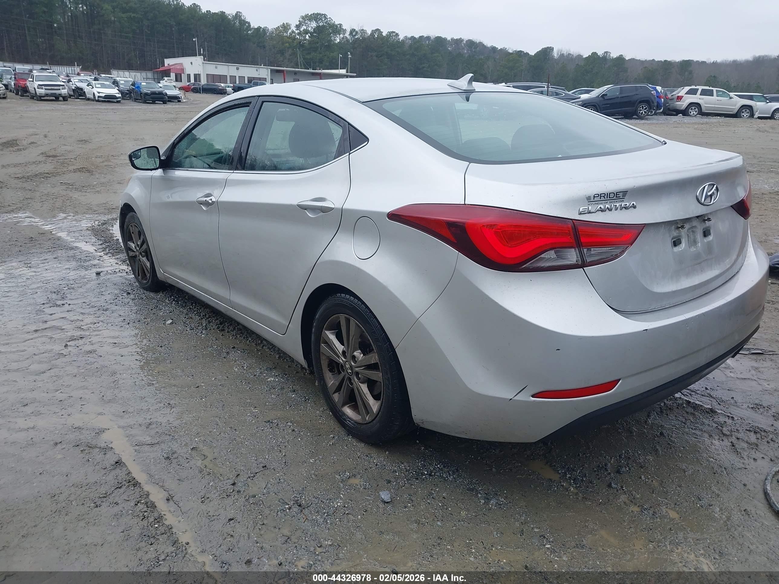 HYUNDAI ELANTRA image 3