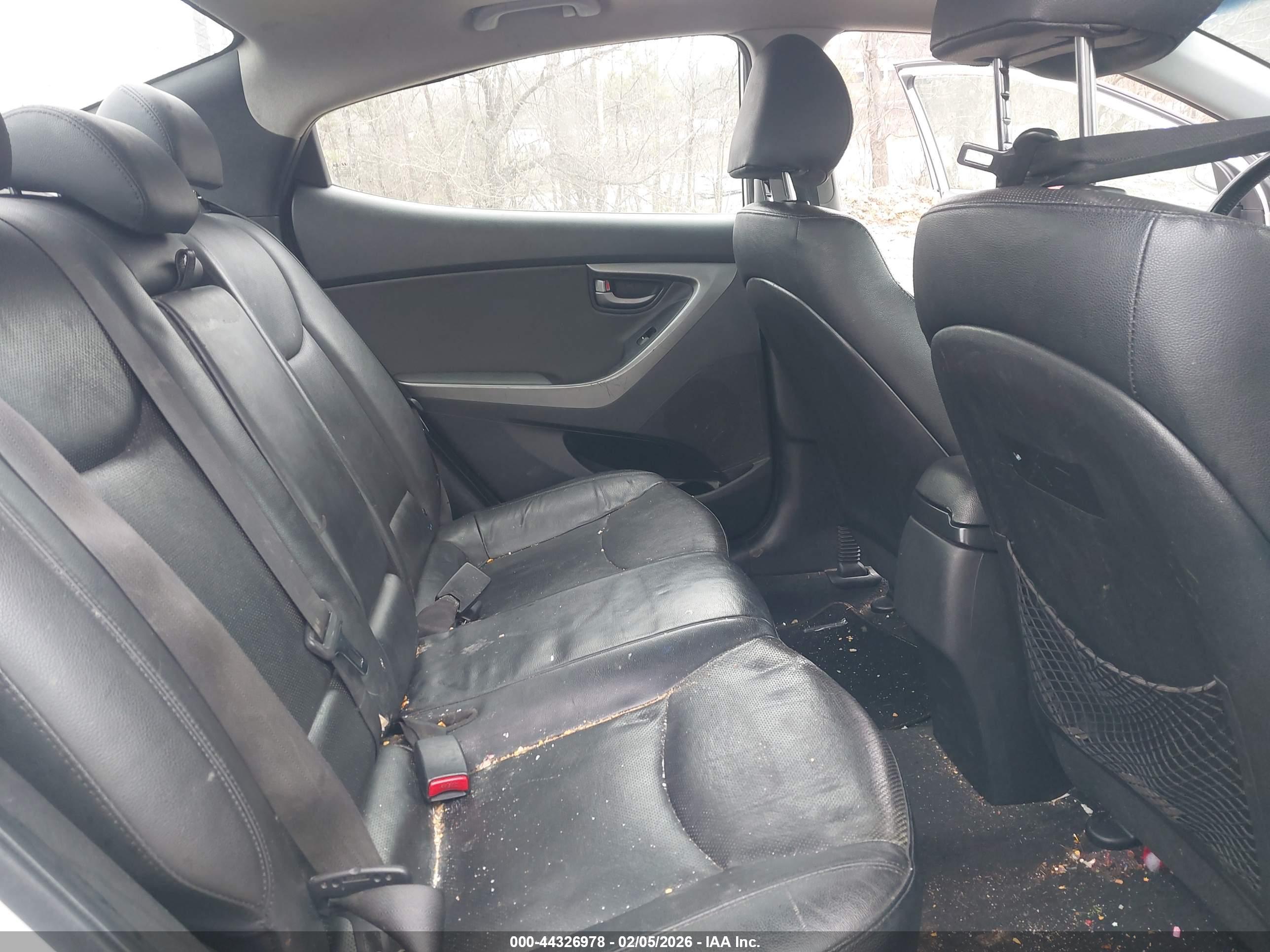 HYUNDAI ELANTRA image 8