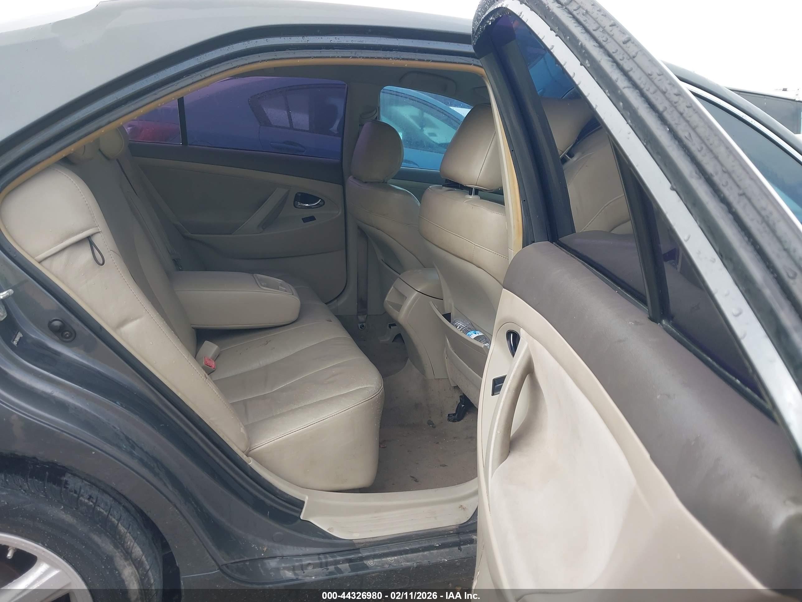 TOYOTA CAMRY image 8