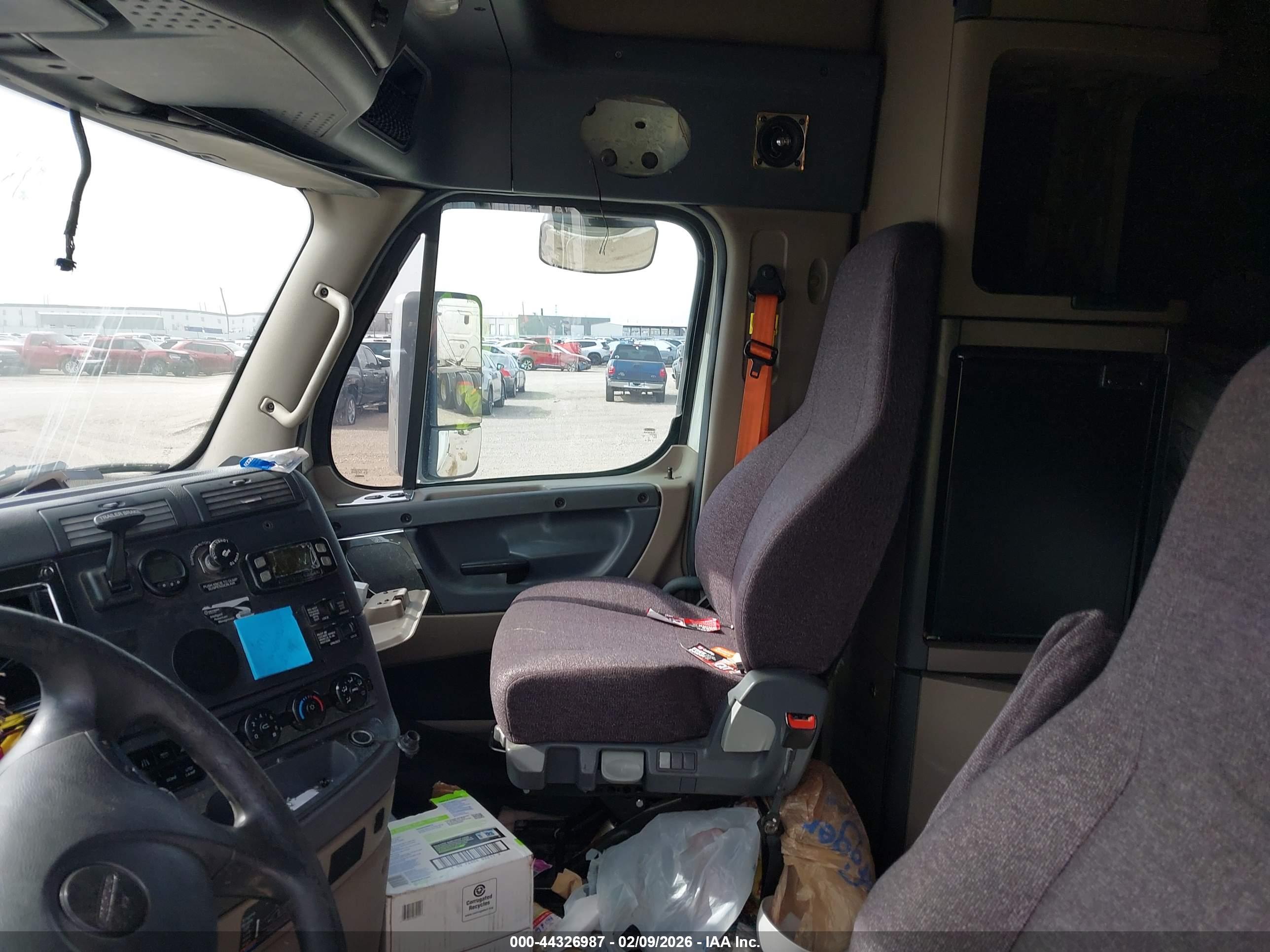 FREIGHTLINER CASCADIA image 8