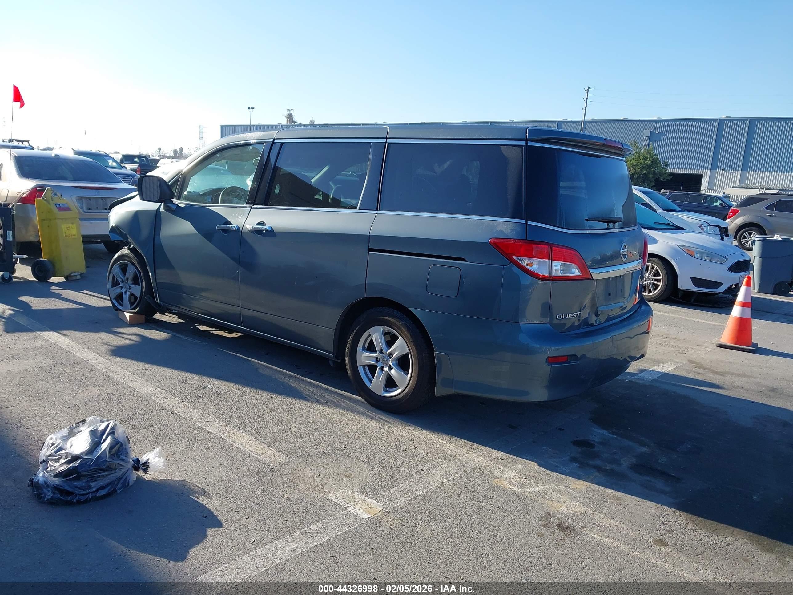 NISSAN QUEST image 3
