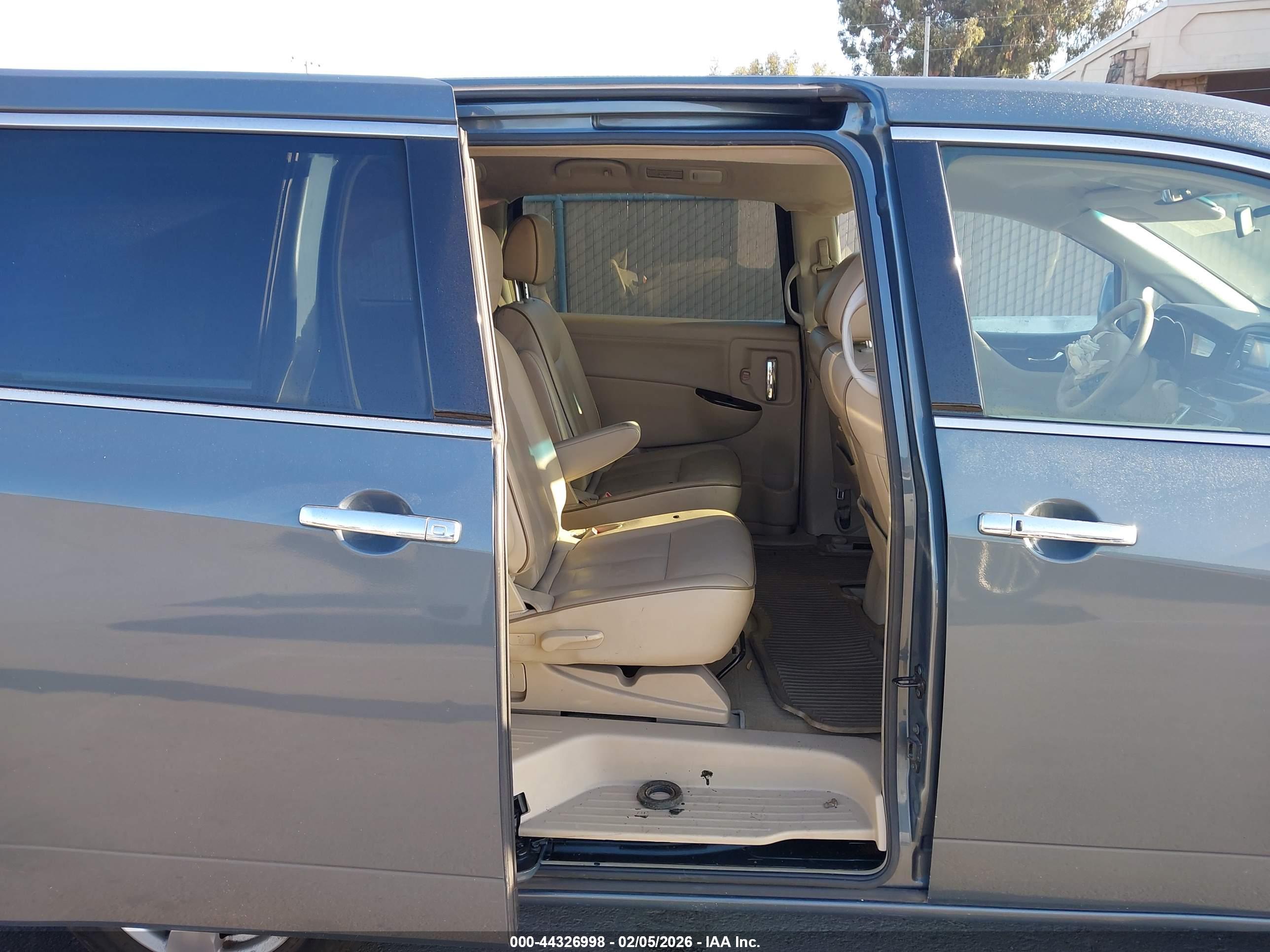 NISSAN QUEST image 8
