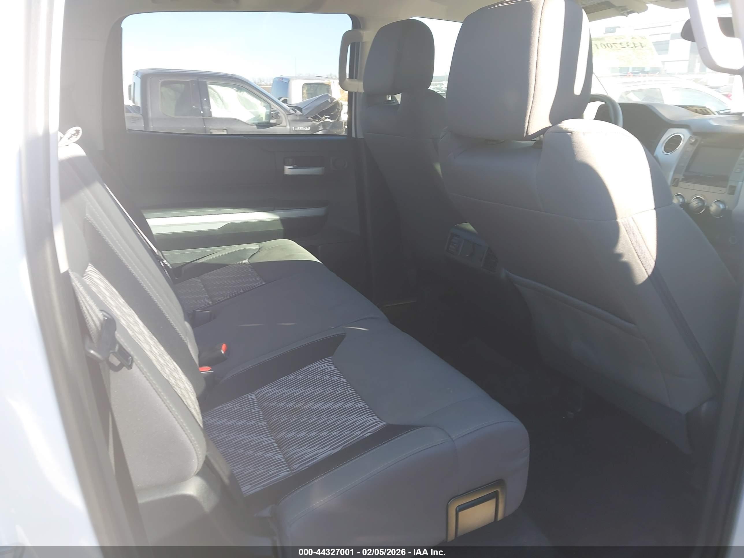 TOYOTA TUNDRA image 8