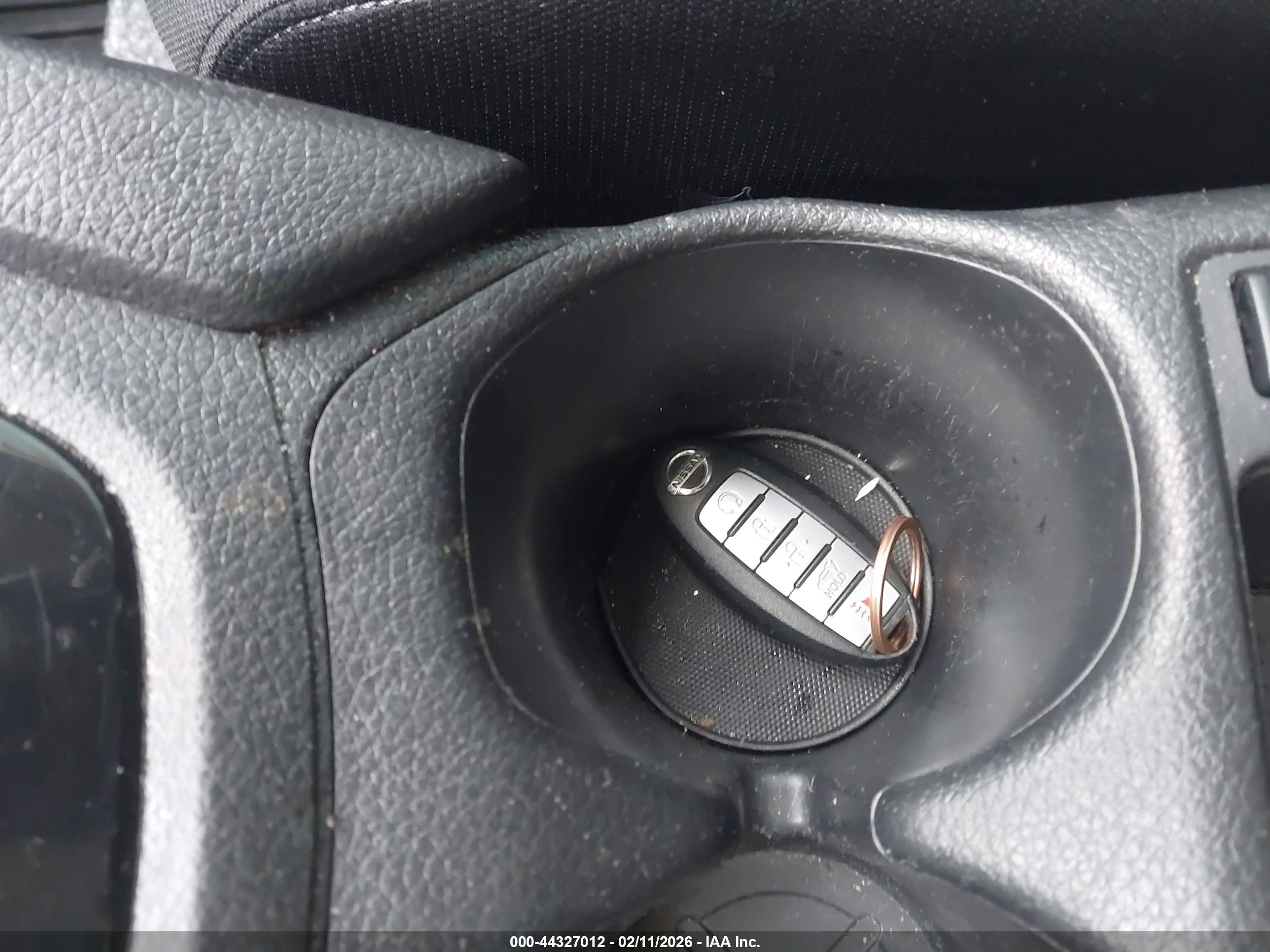 NISSAN ROGUE image 11
