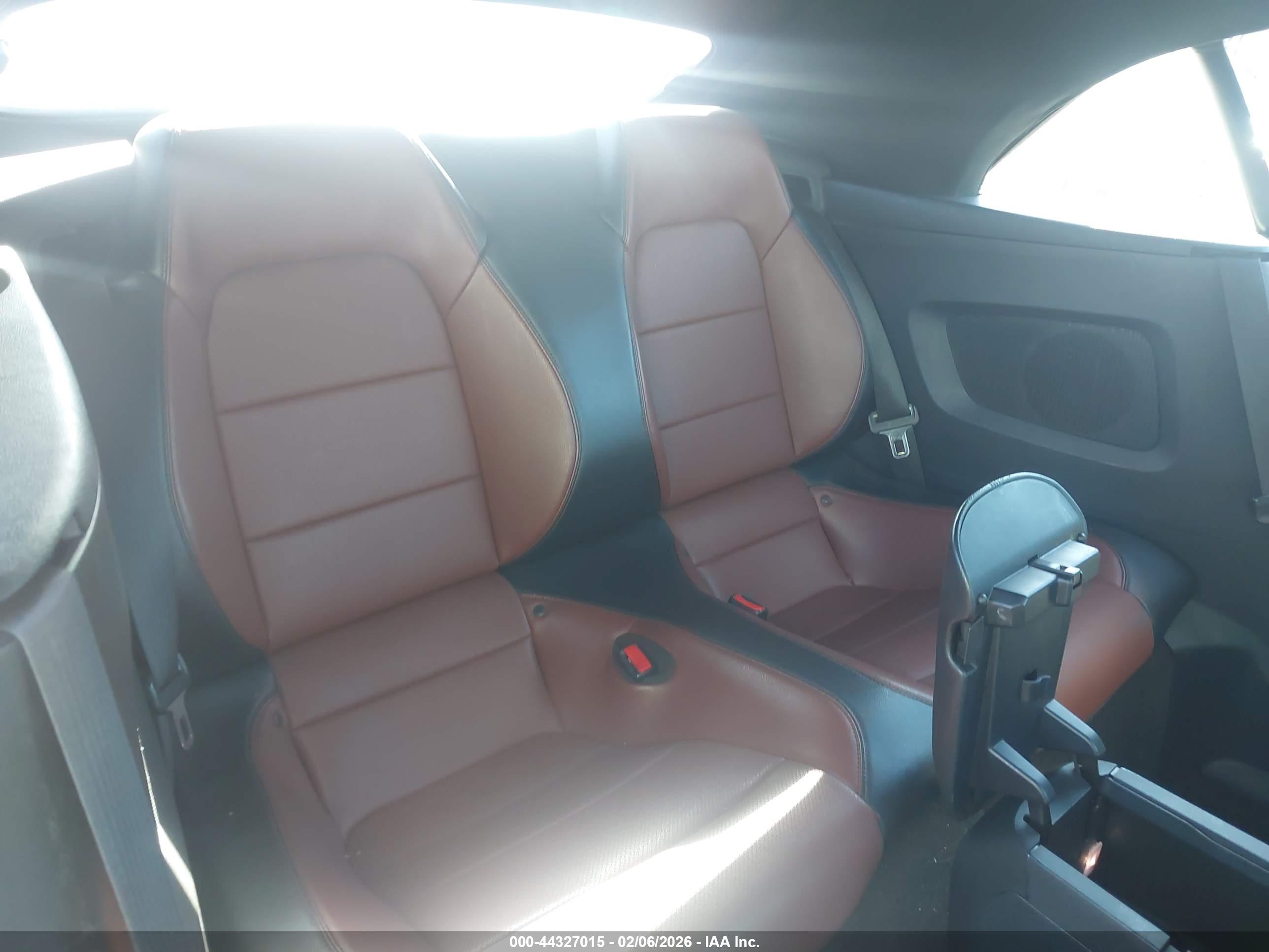 FORD MUSTANG image 8