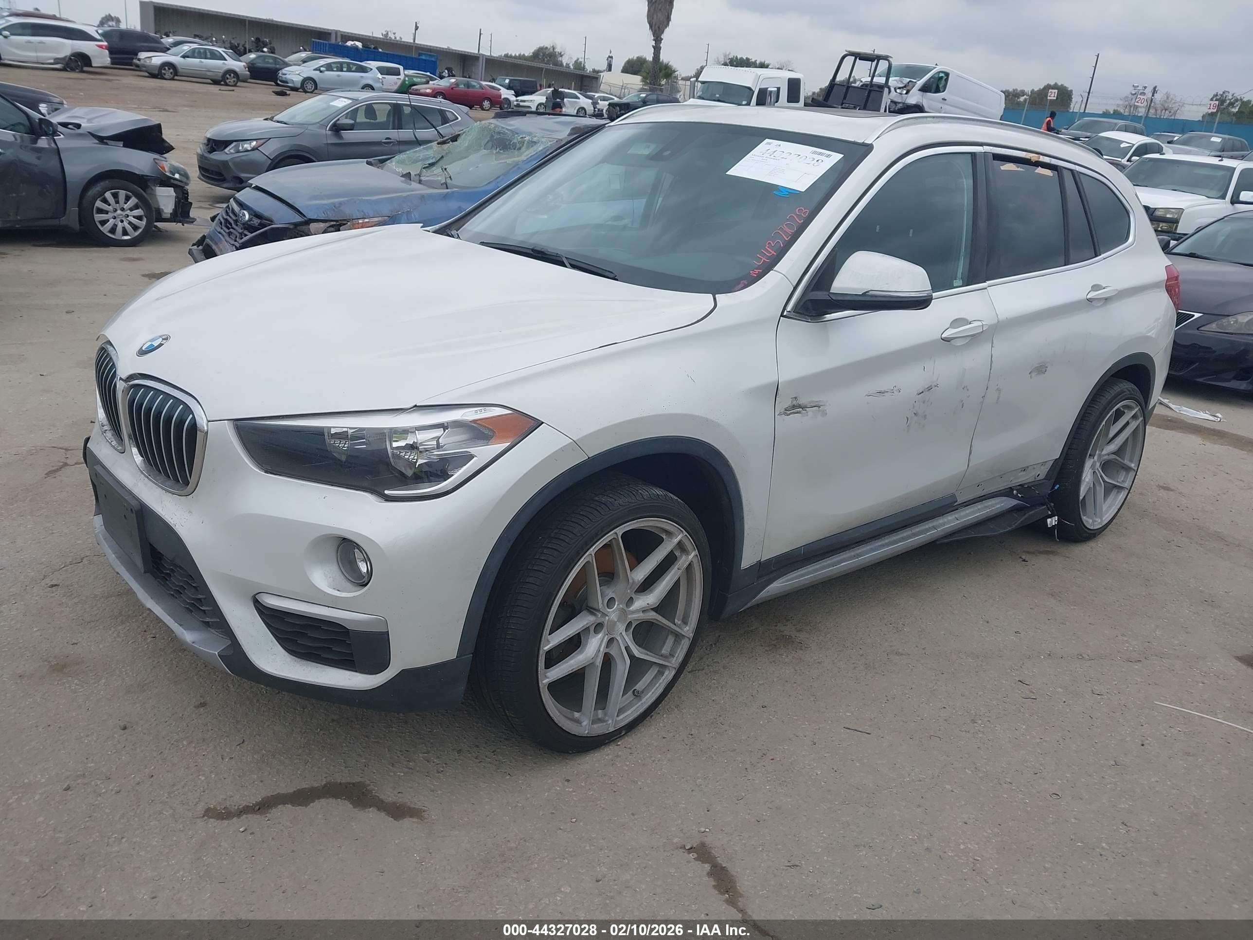 BMW X1 image 2