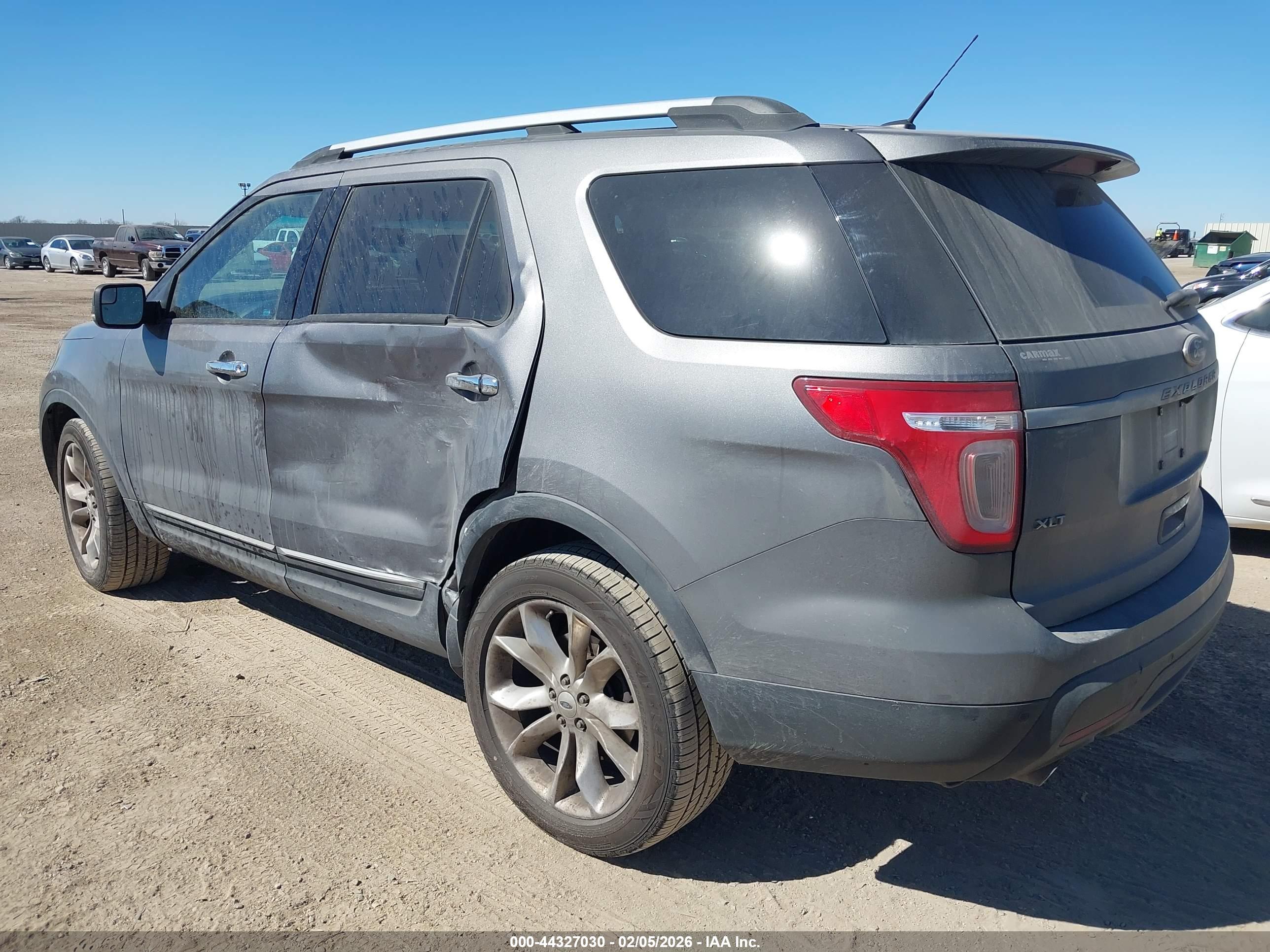 FORD EXPLORER image 3