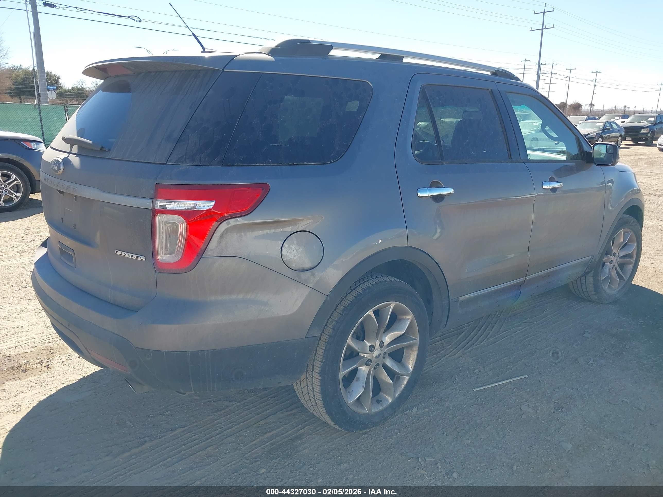 FORD EXPLORER image 4
