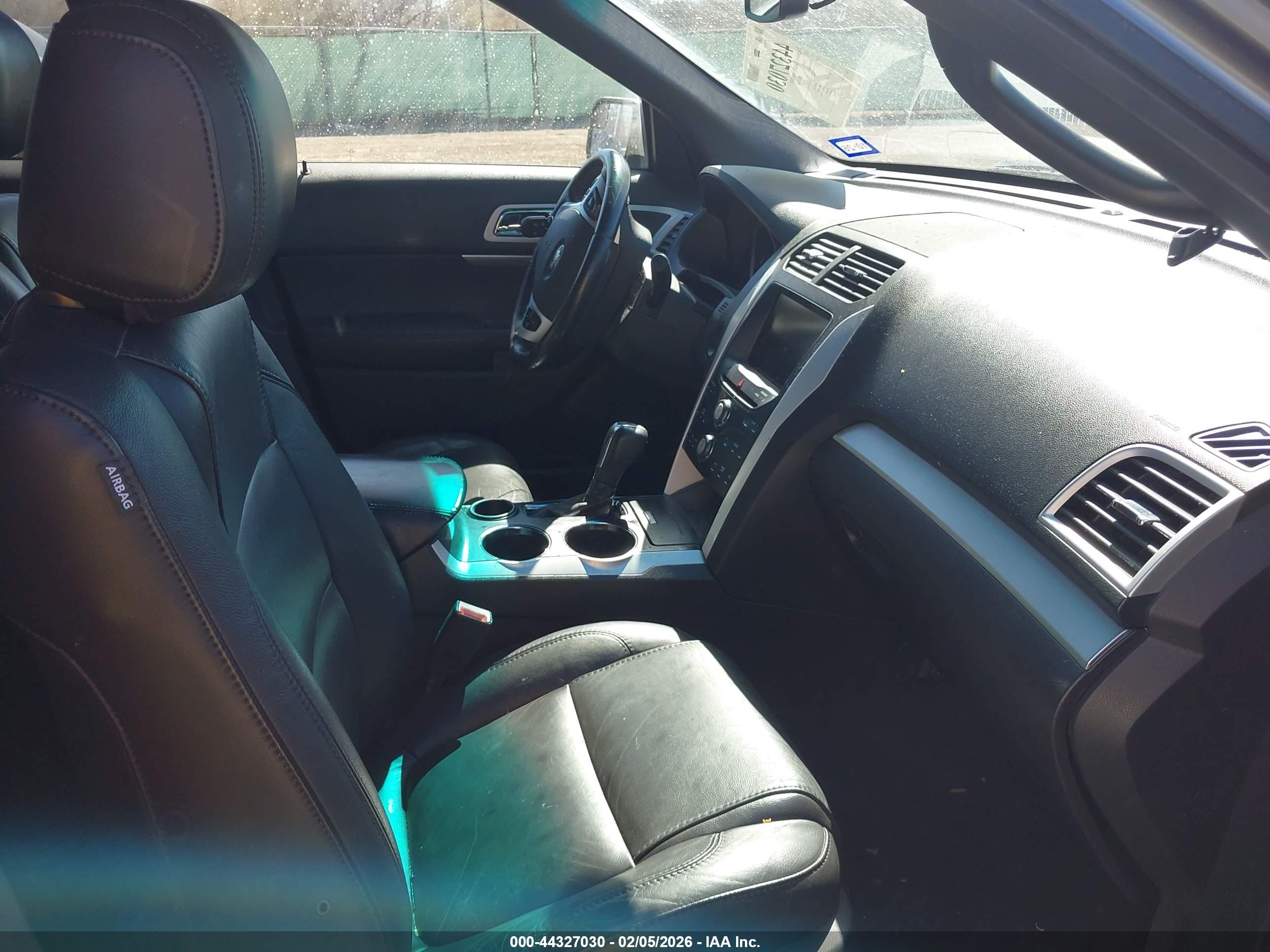 FORD EXPLORER image 5