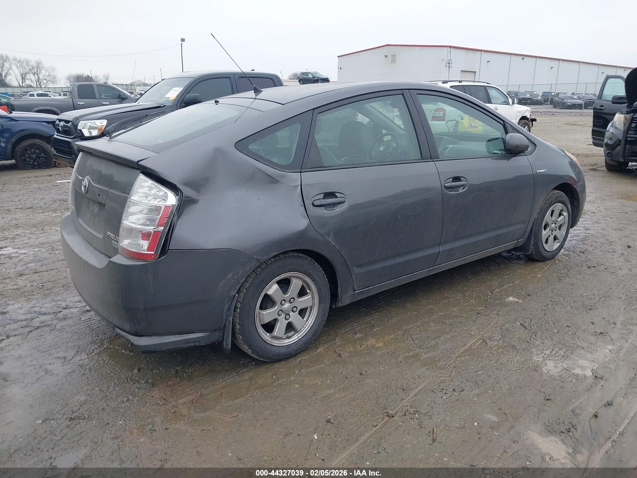 TOYOTA PRIUS image 4