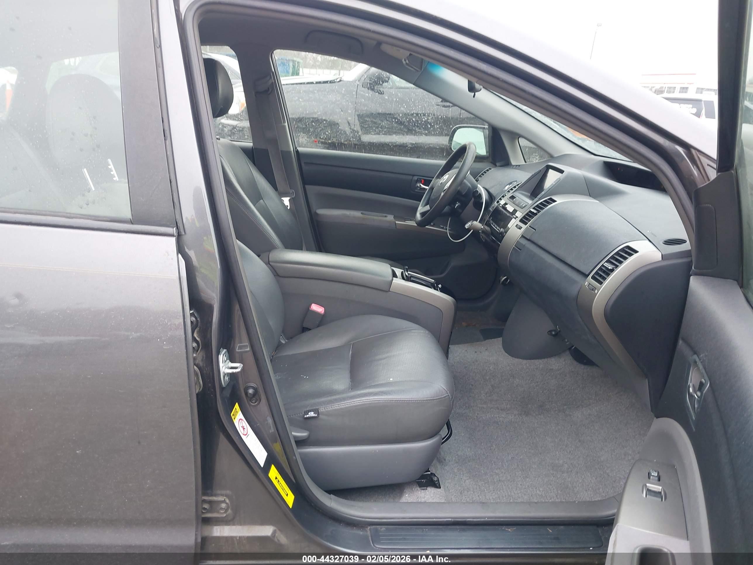 TOYOTA PRIUS image 5