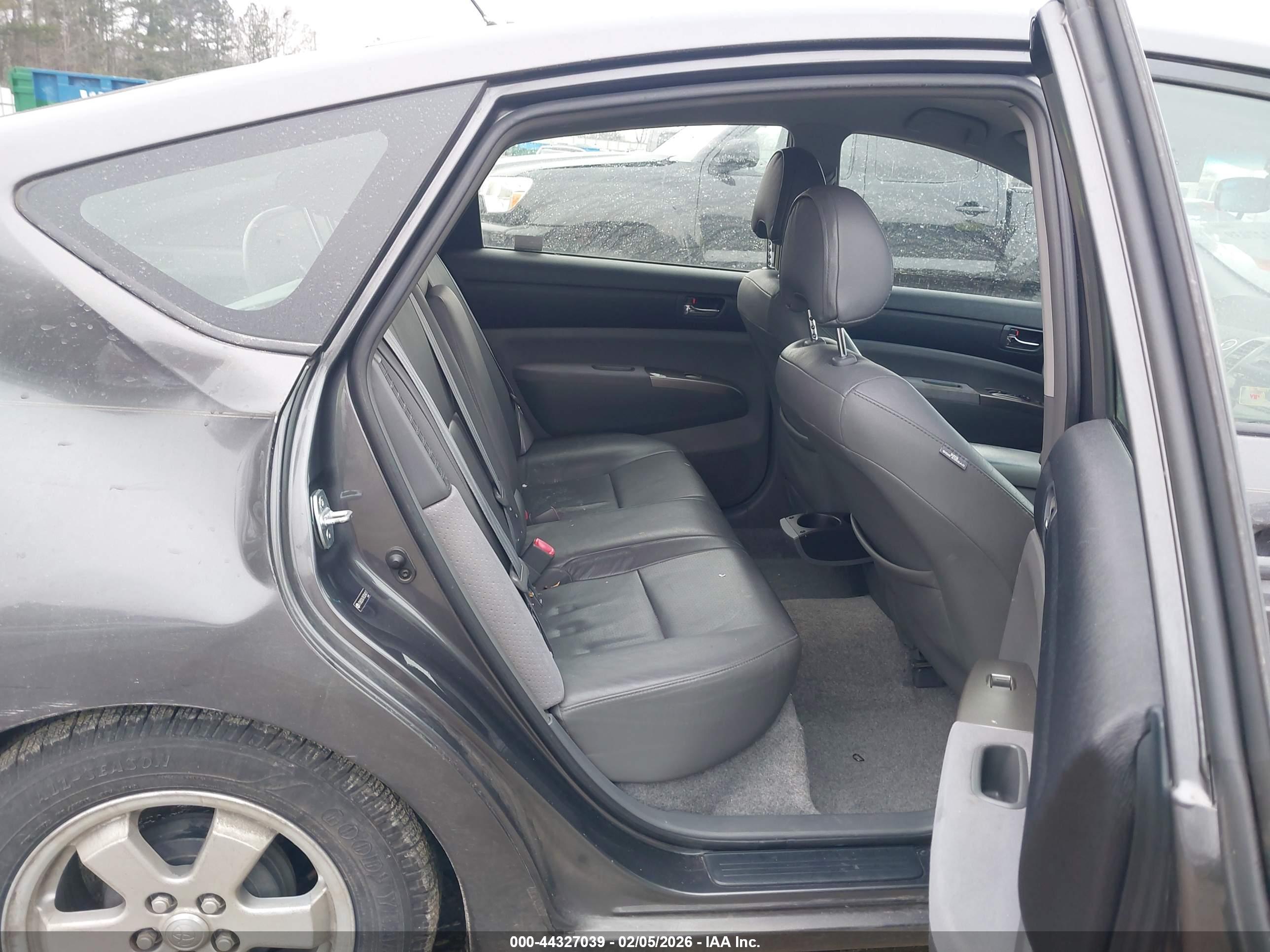 TOYOTA PRIUS image 8