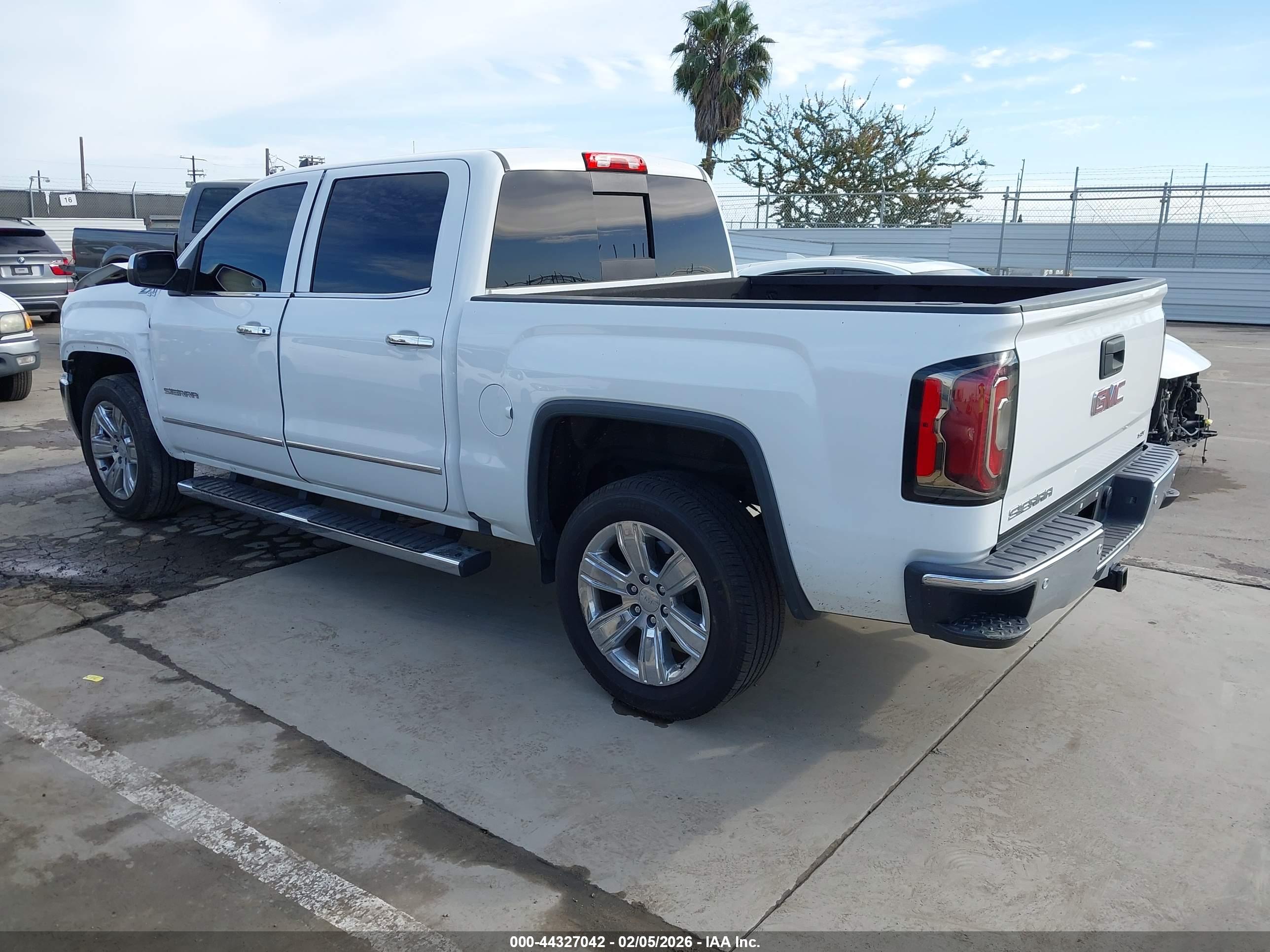 GMC SIERRA image 3