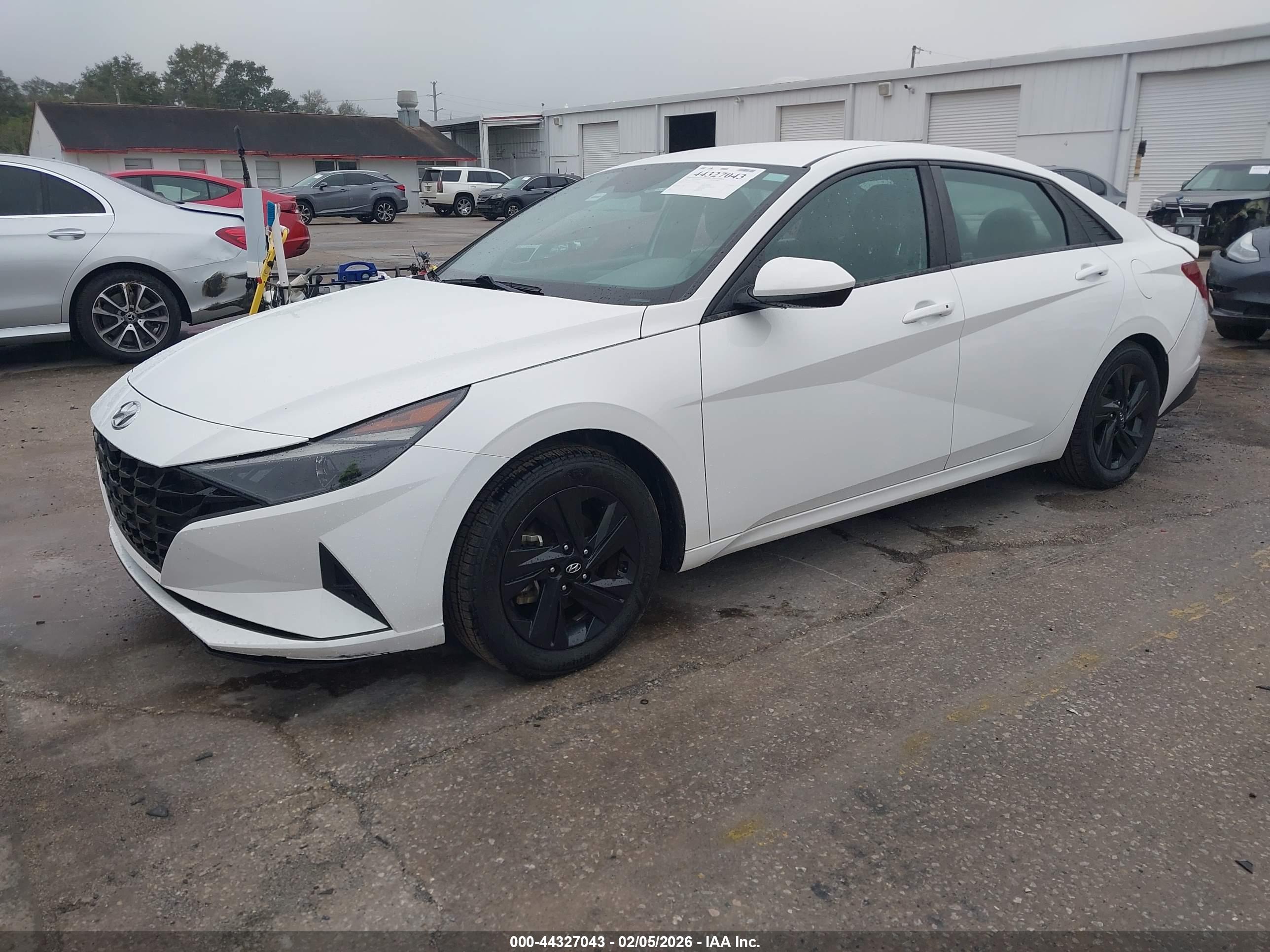 HYUNDAI ELANTRA image 2