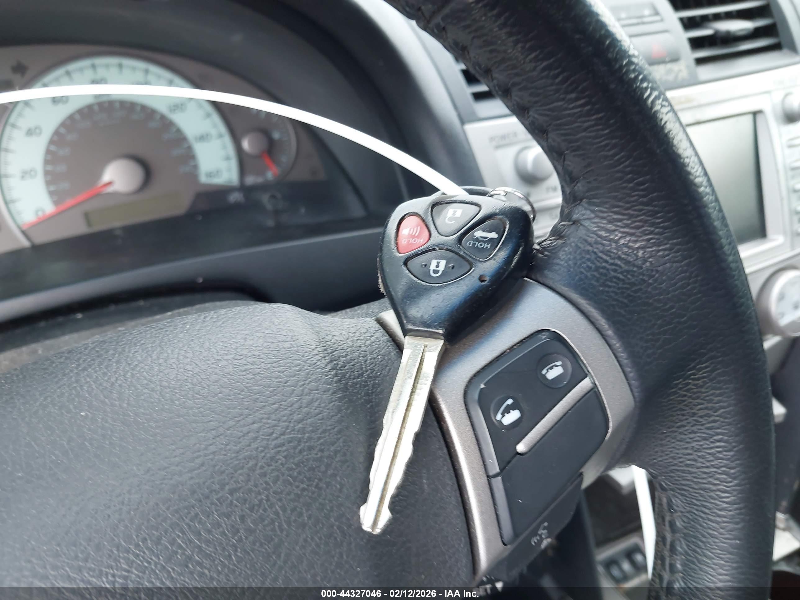 TOYOTA CAMRY image 11