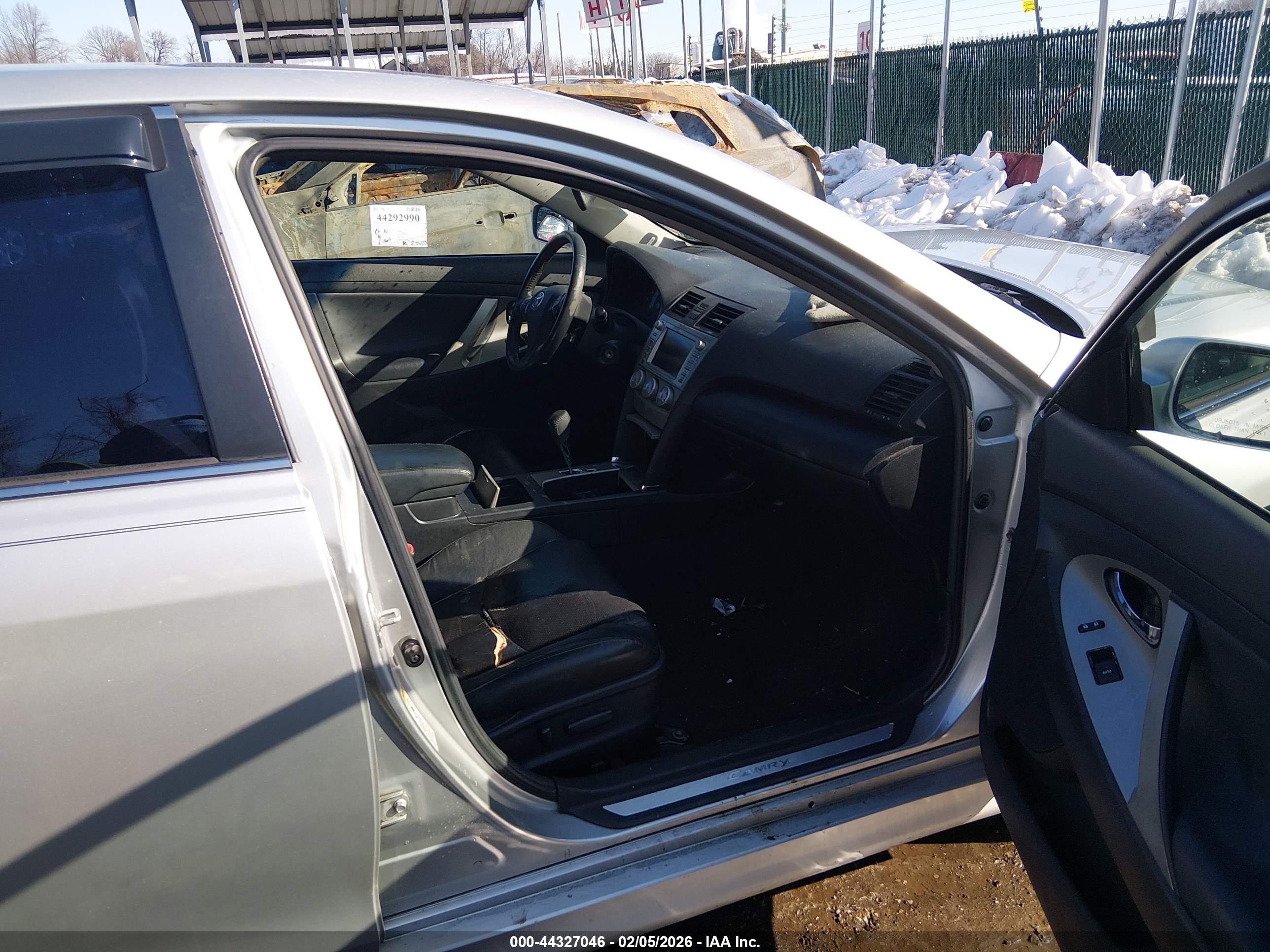 TOYOTA CAMRY image 5