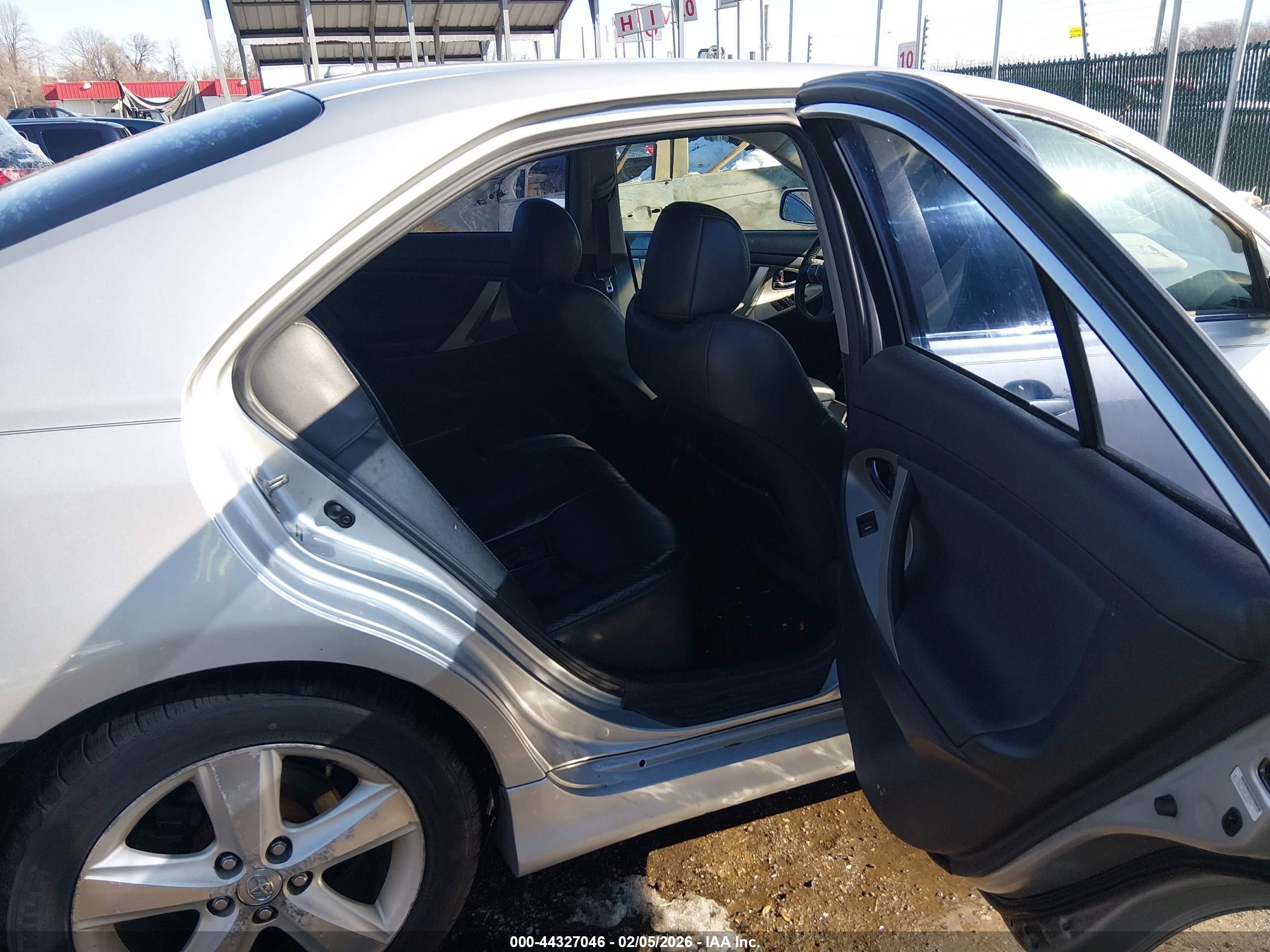 TOYOTA CAMRY image 8