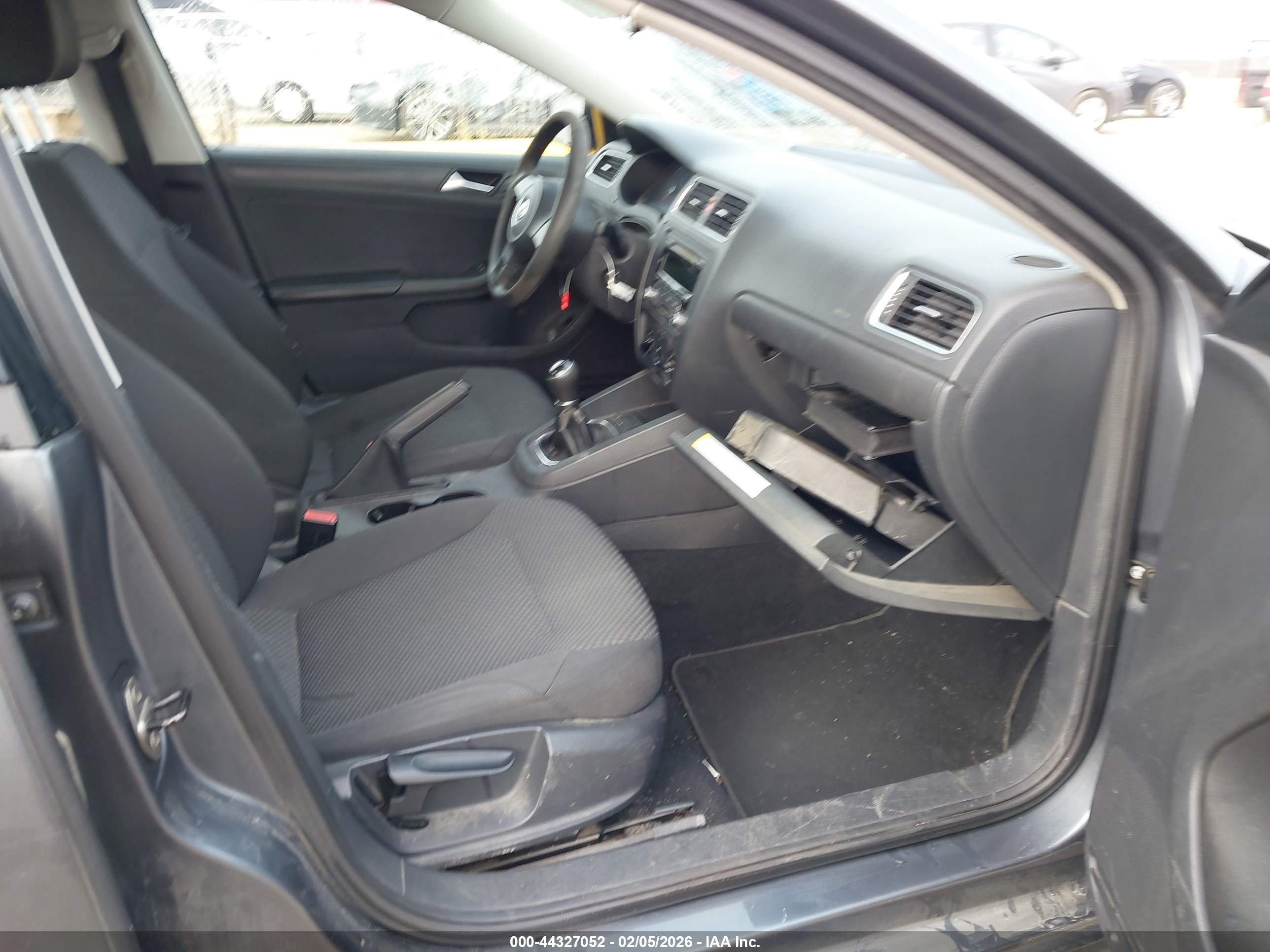 VOLKSWAGEN JETTA image 5