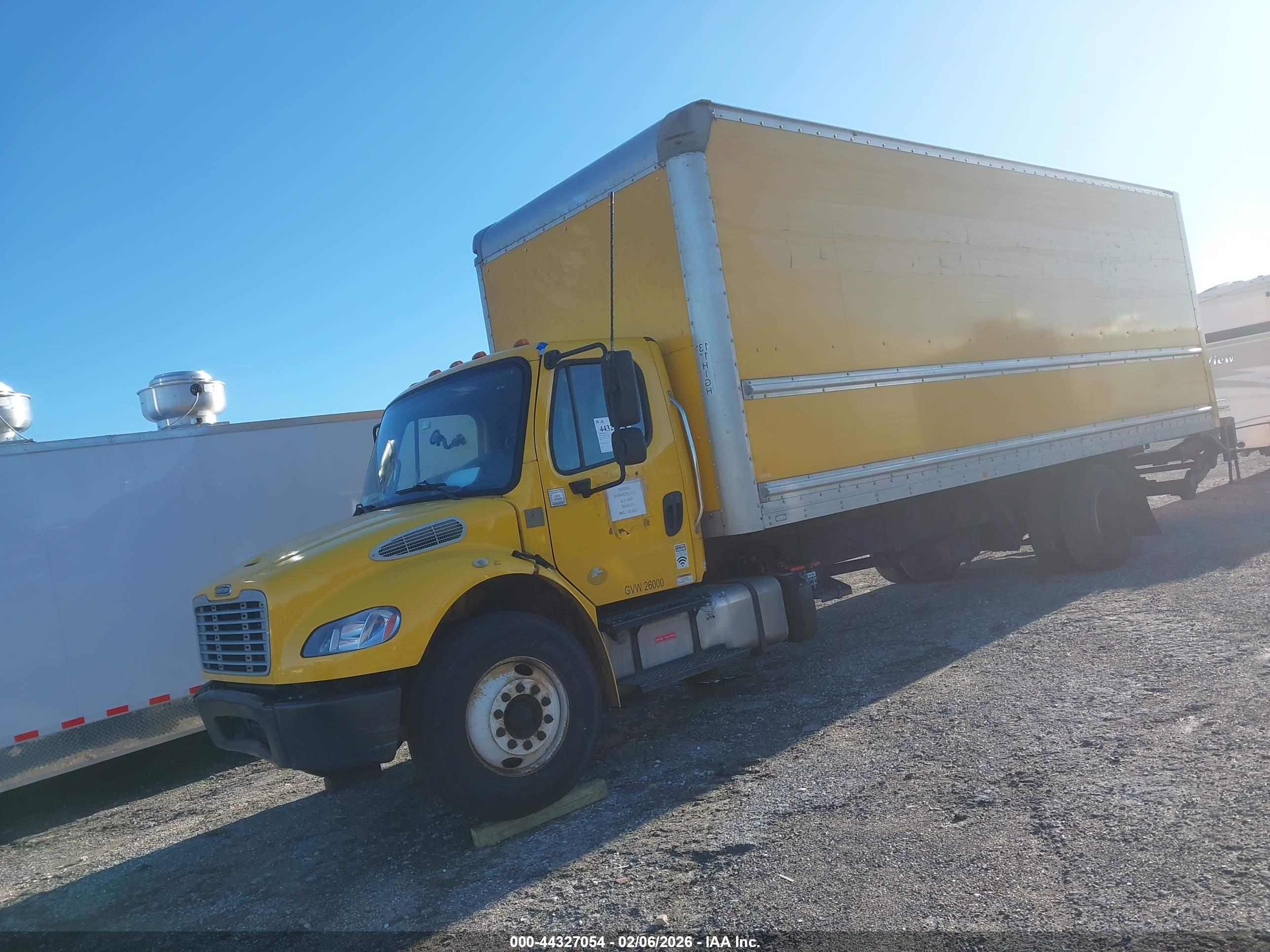 FREIGHTLINER M2 image 2