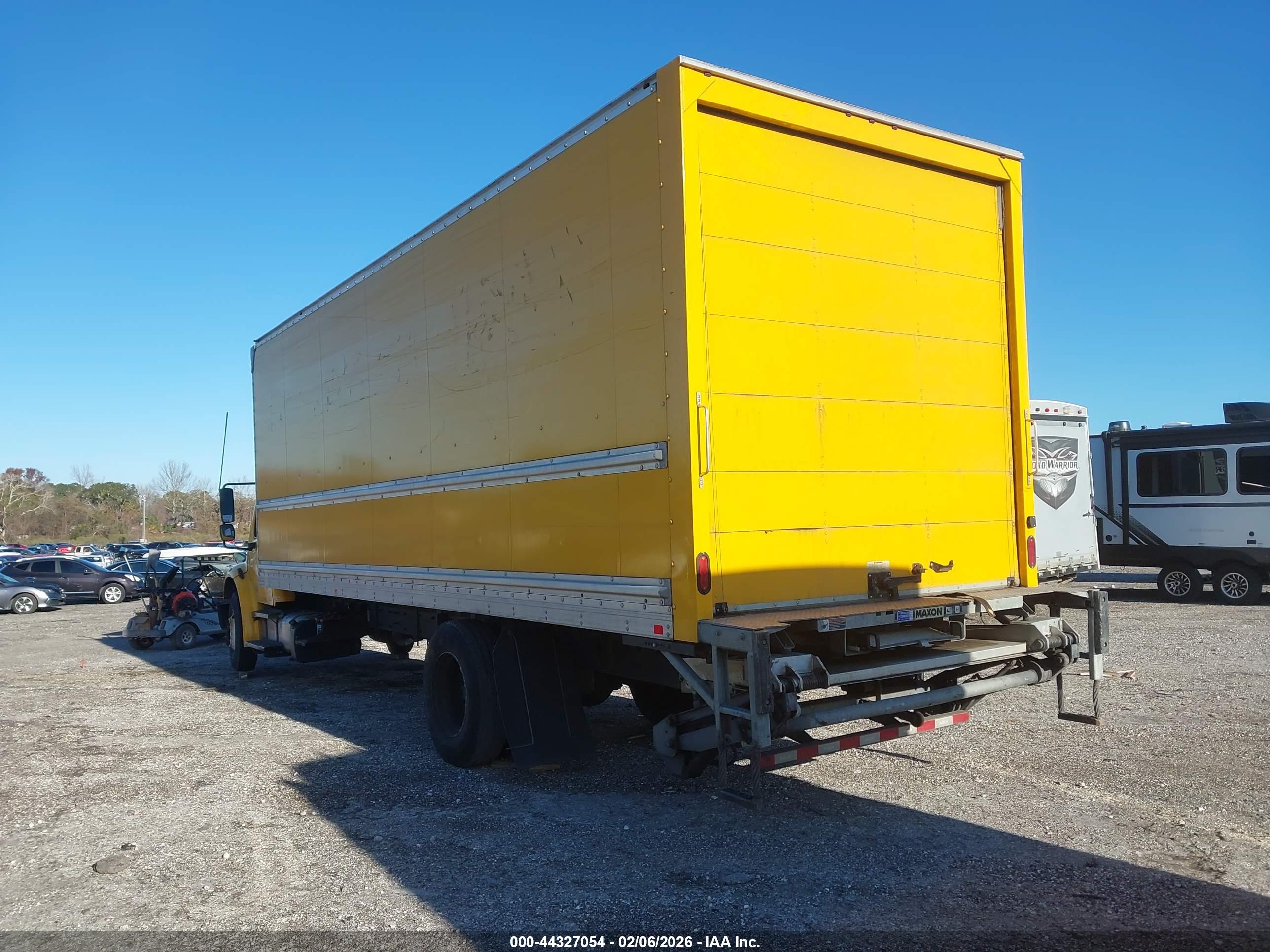 FREIGHTLINER M2 image 3