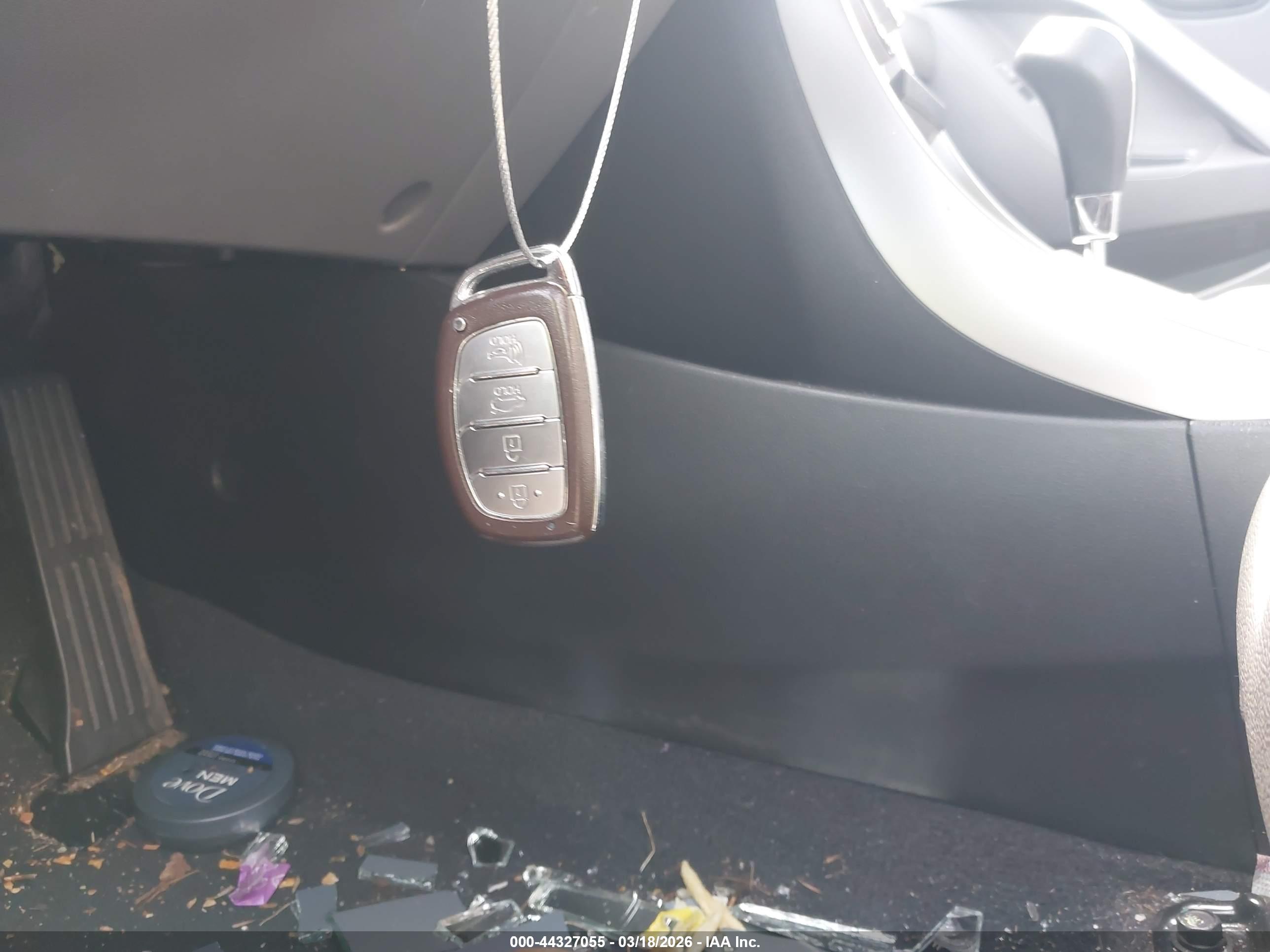 HYUNDAI ELANTRA image 11