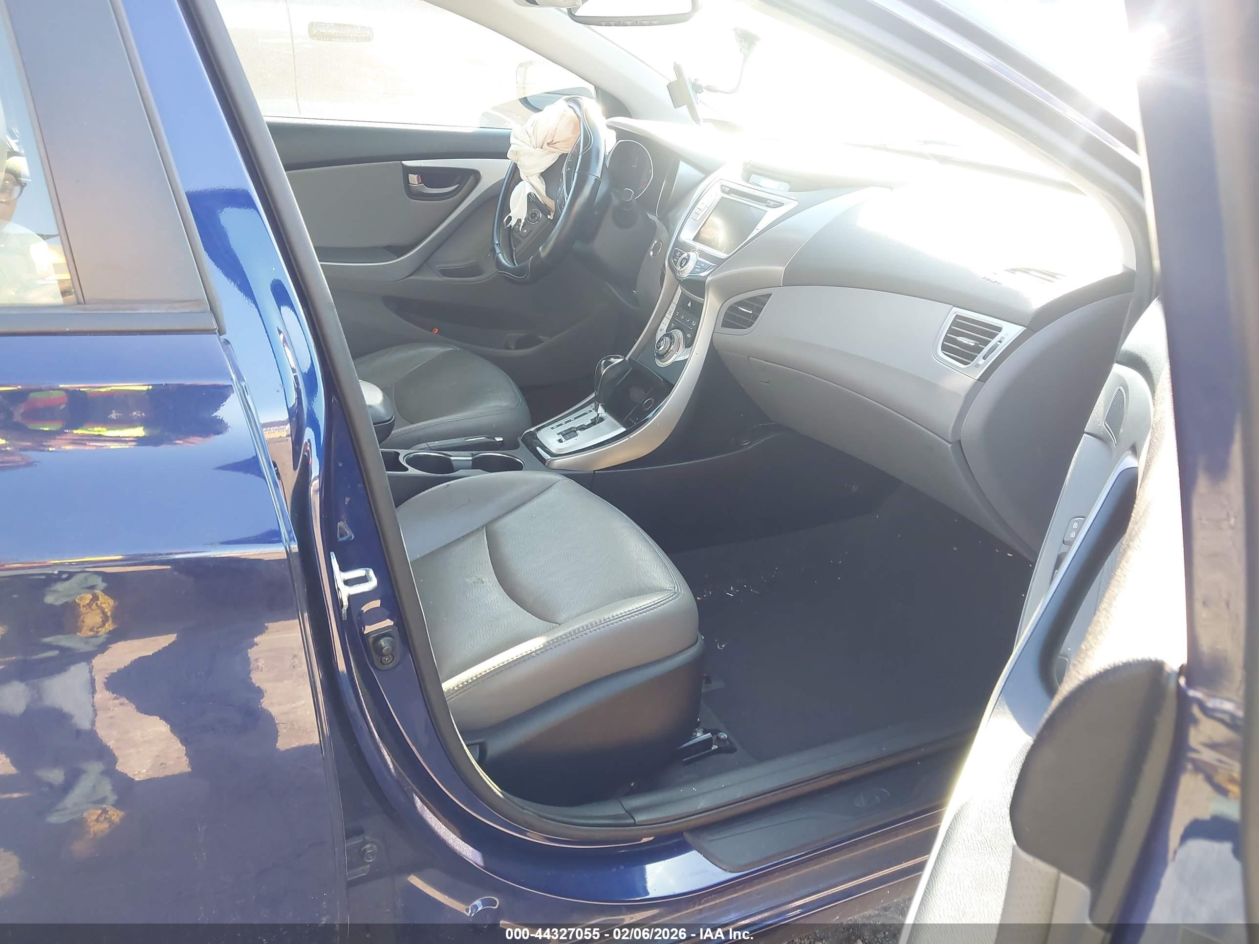HYUNDAI ELANTRA image 5