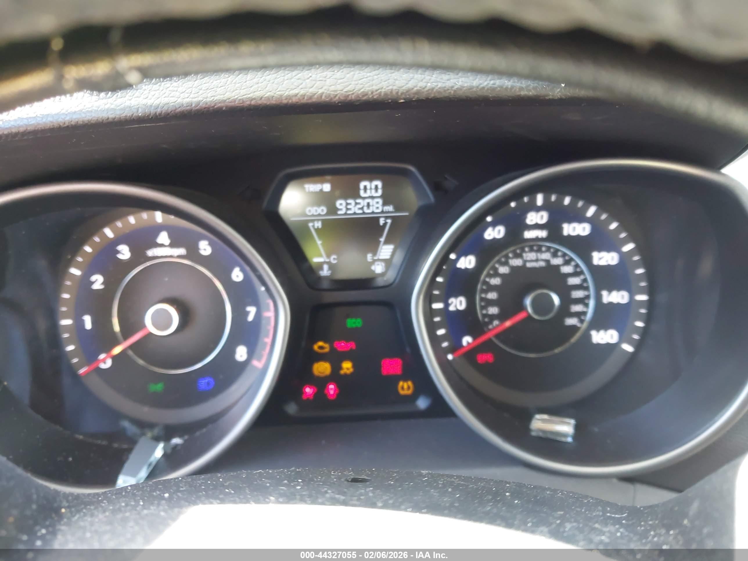 HYUNDAI ELANTRA image 7