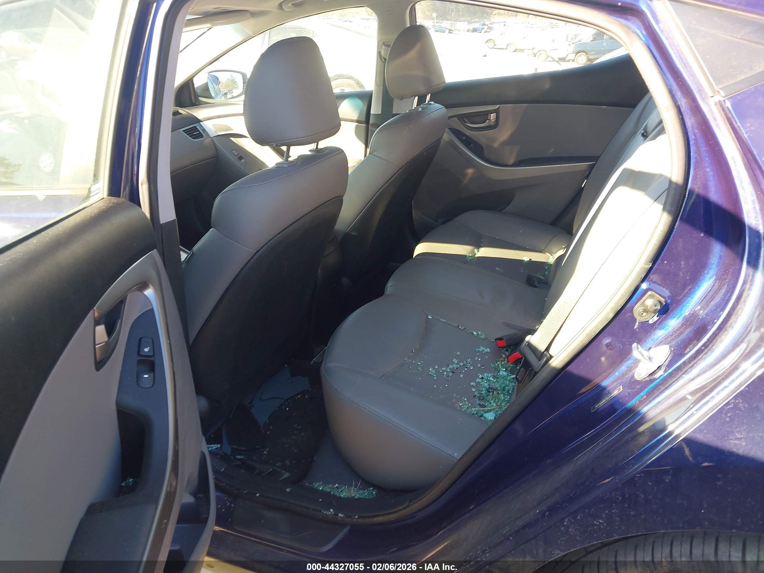 HYUNDAI ELANTRA image 8