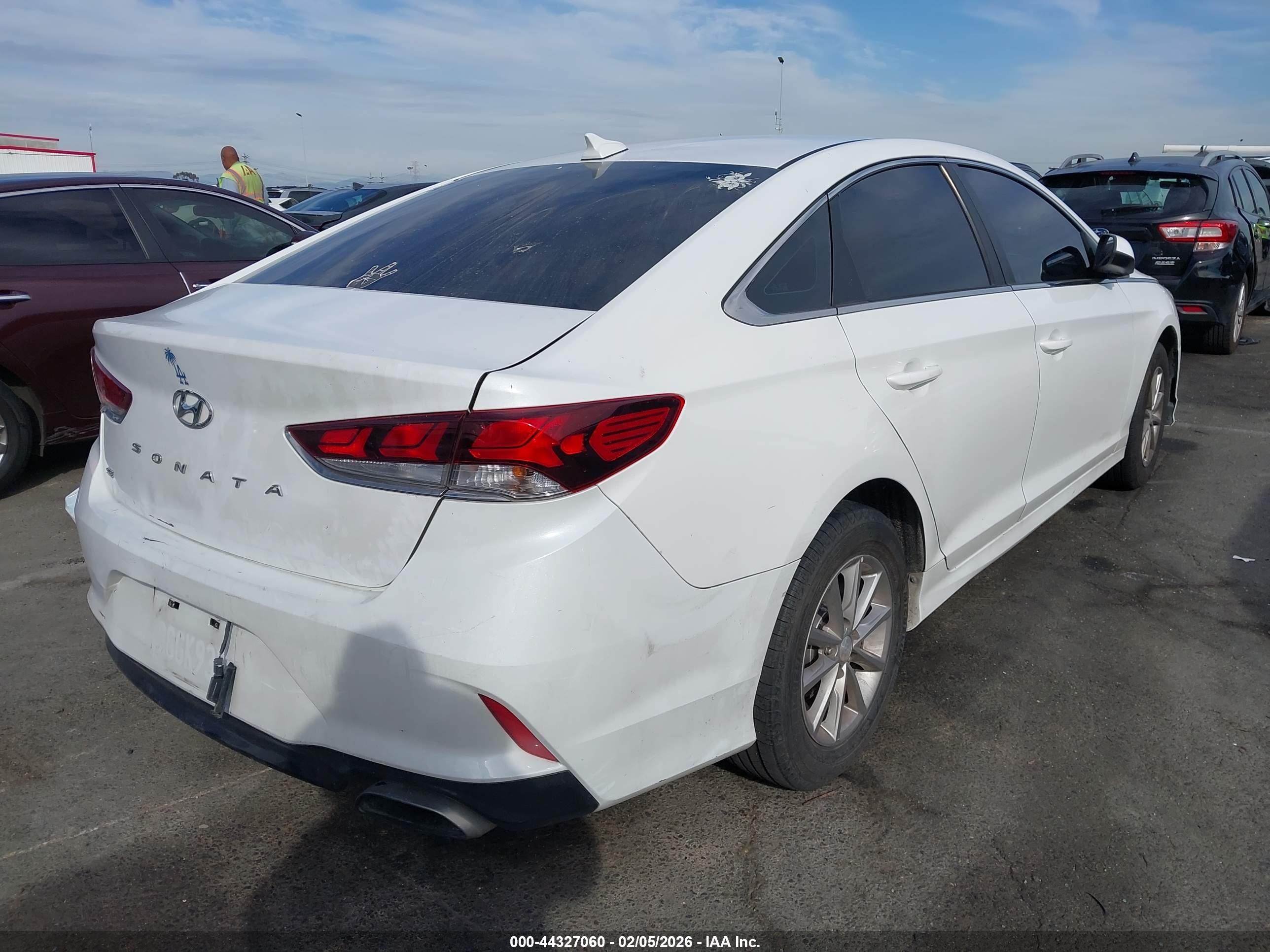 HYUNDAI SONATA image 4