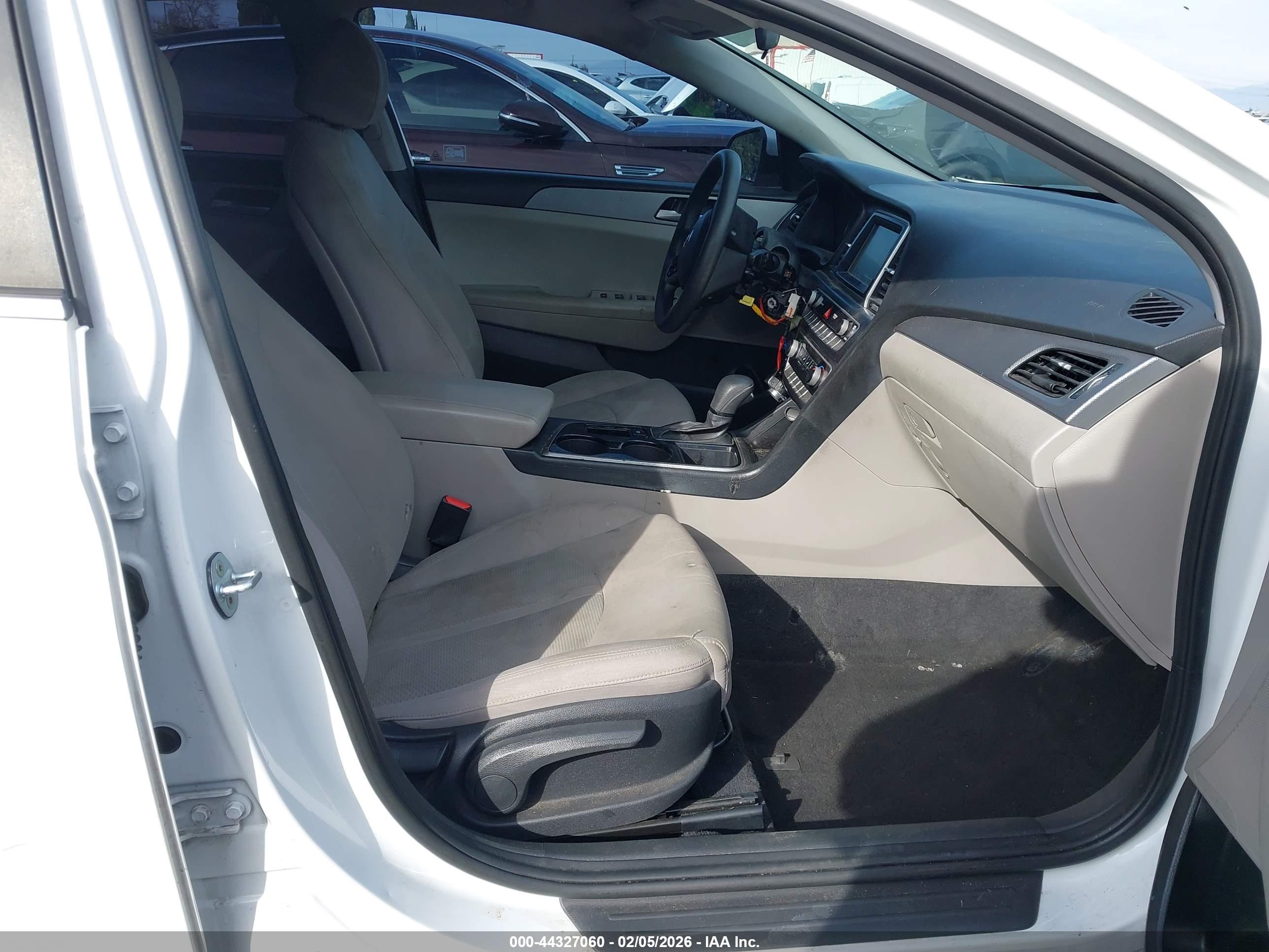 HYUNDAI SONATA image 5