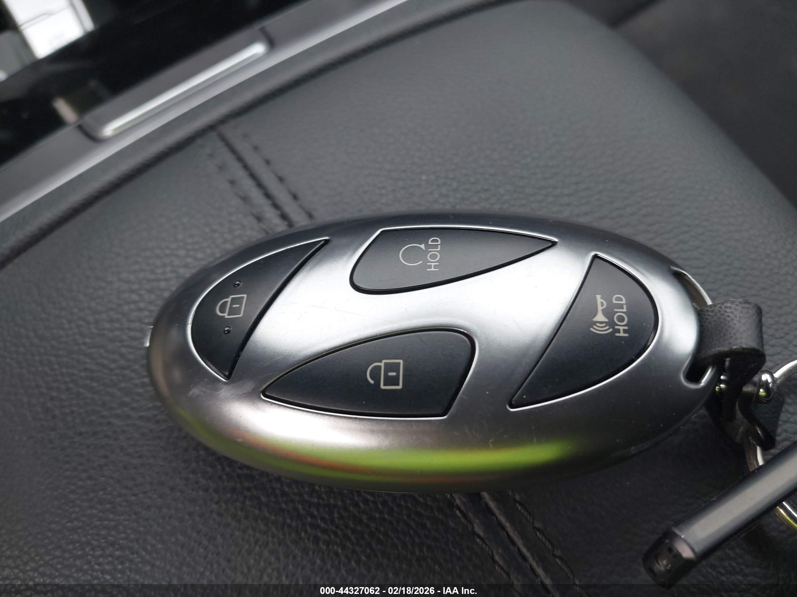 HYUNDAI TUCSON image 11