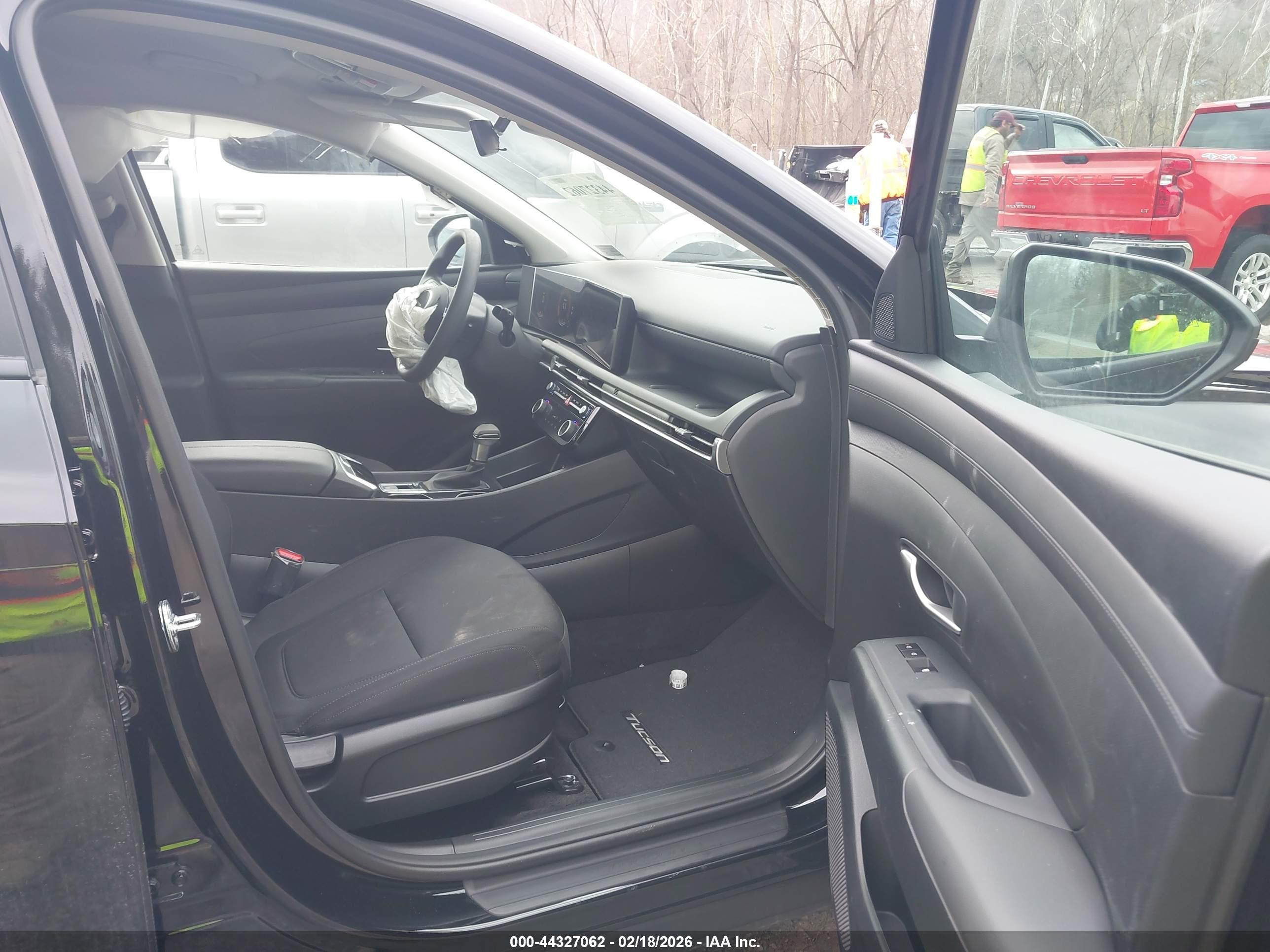HYUNDAI TUCSON image 5