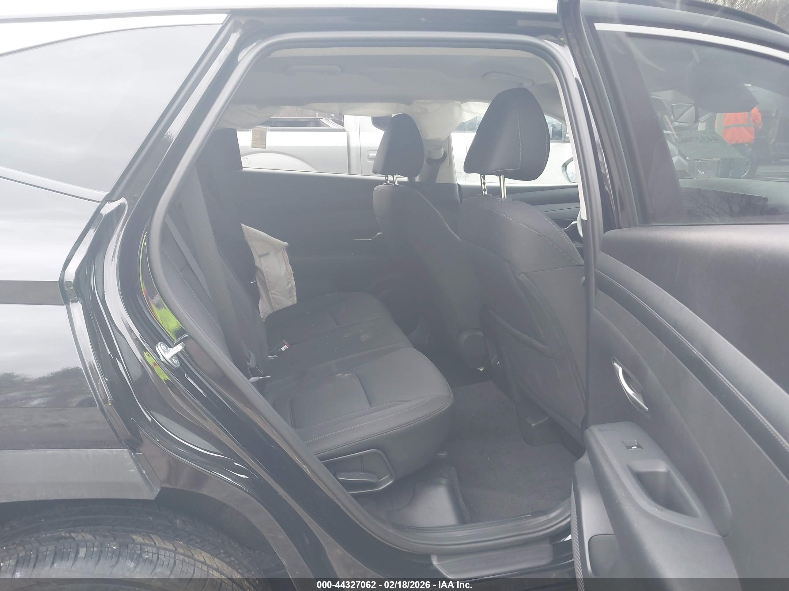 HYUNDAI TUCSON image 8
