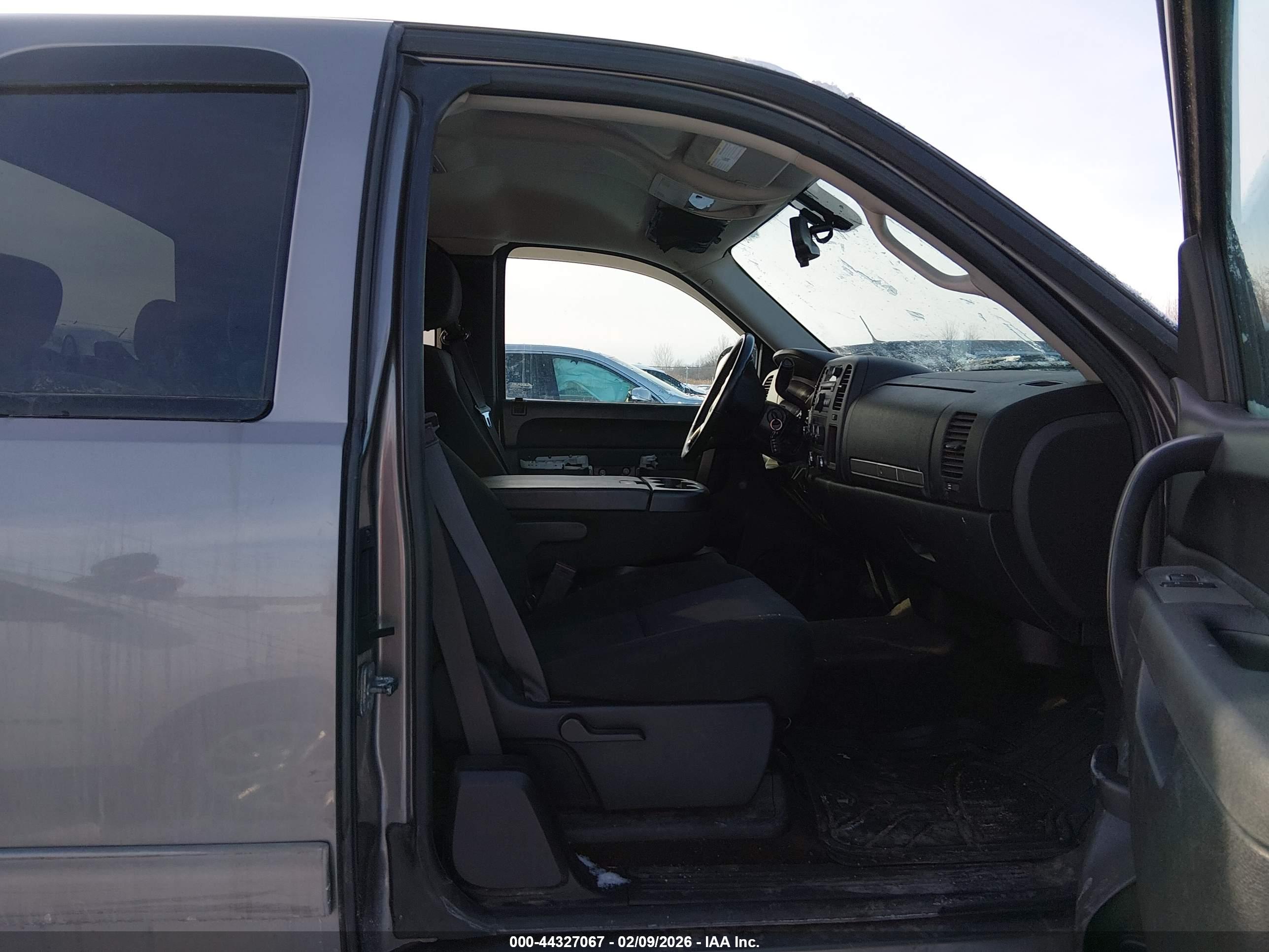CHEVROLET SILVERADO image 5