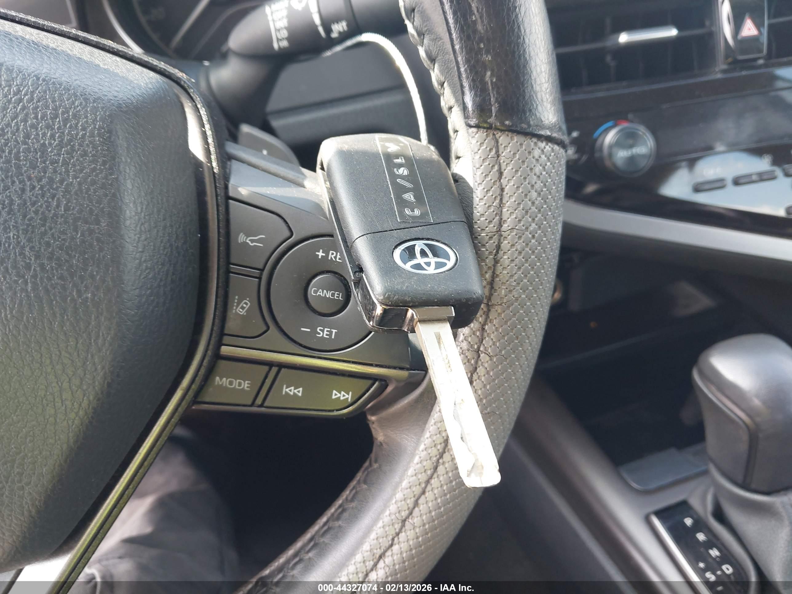 TOYOTA CAMRY image 11