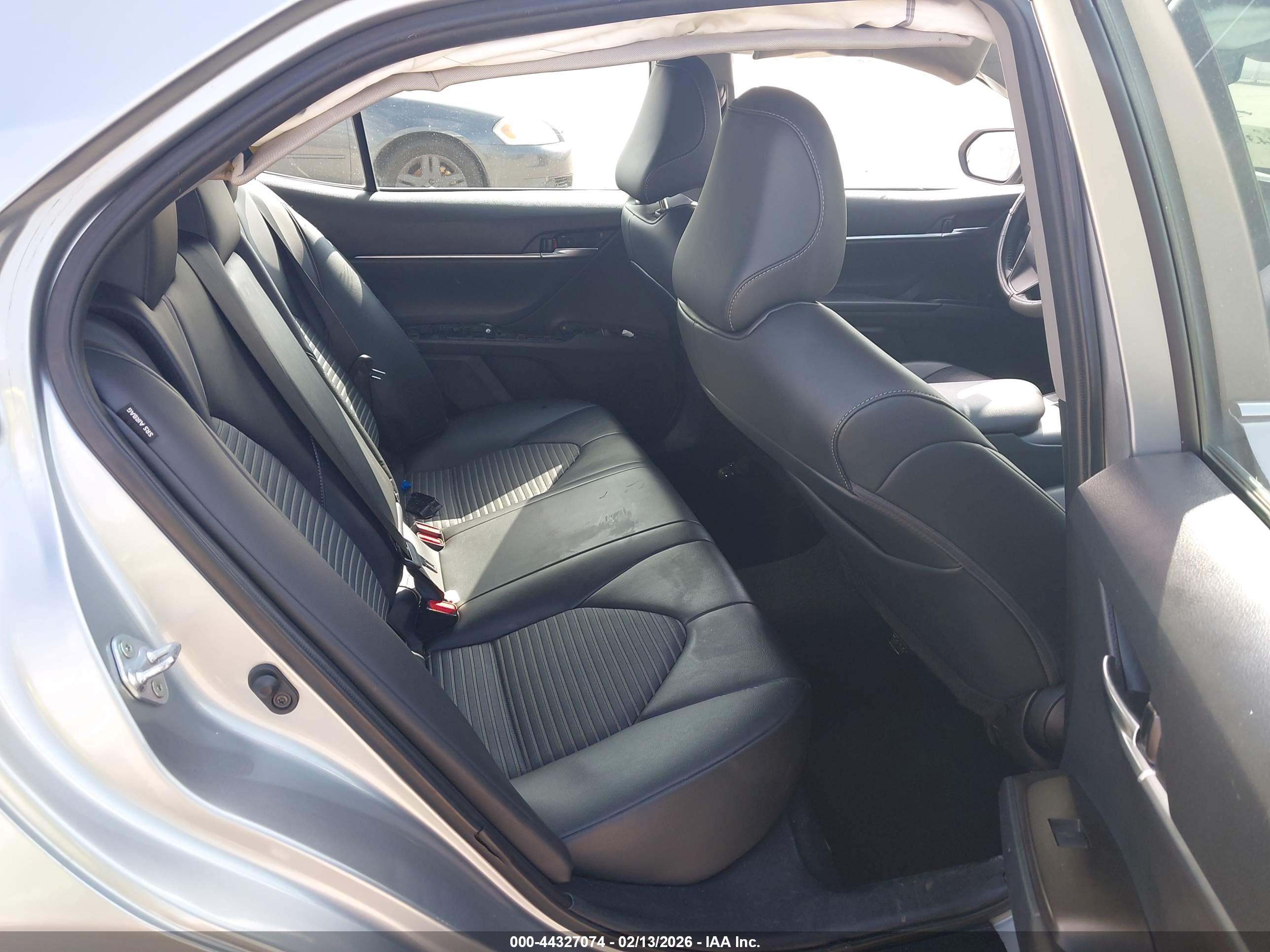 TOYOTA CAMRY image 8