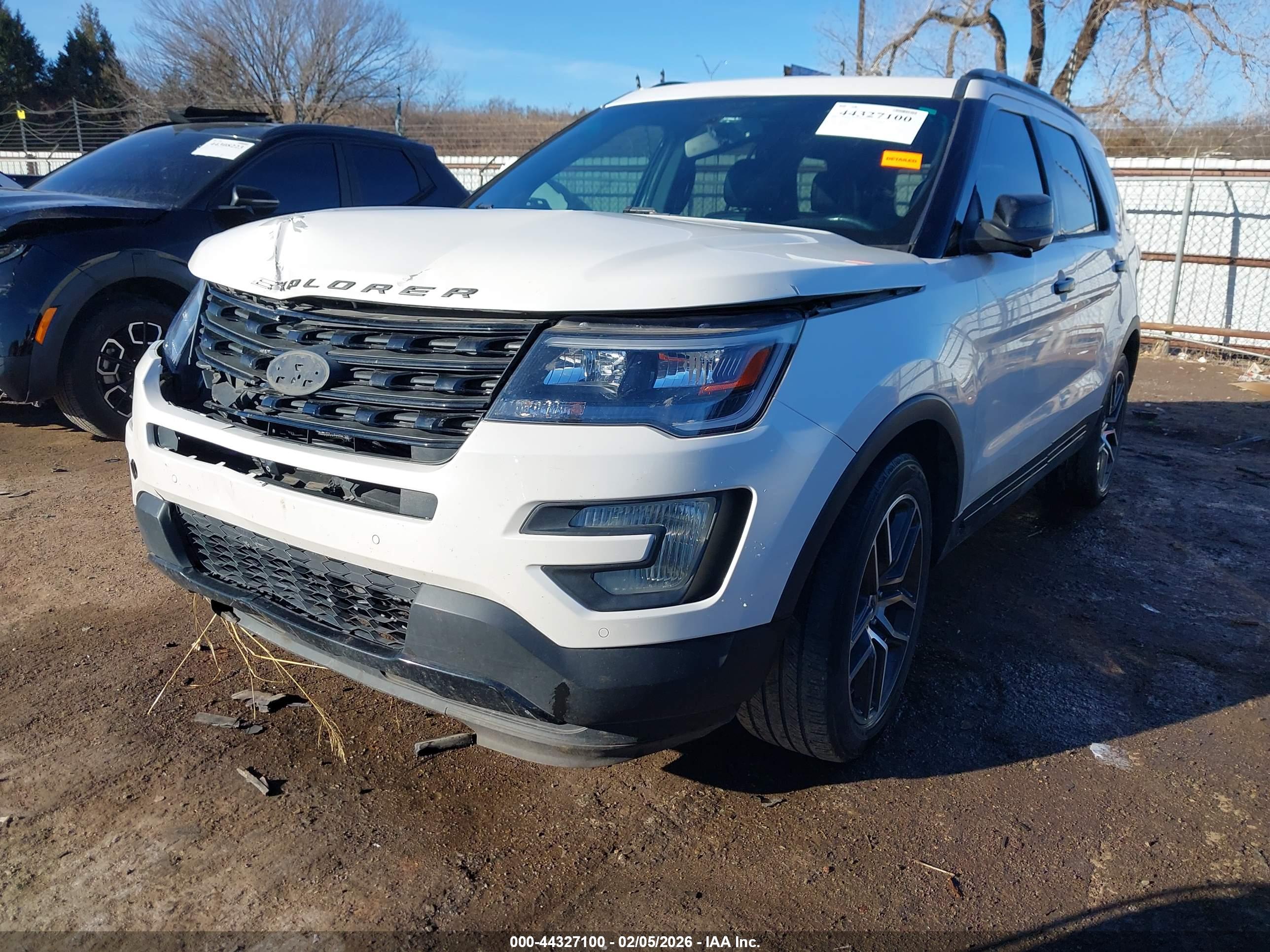 FORD EXPLORER image 2