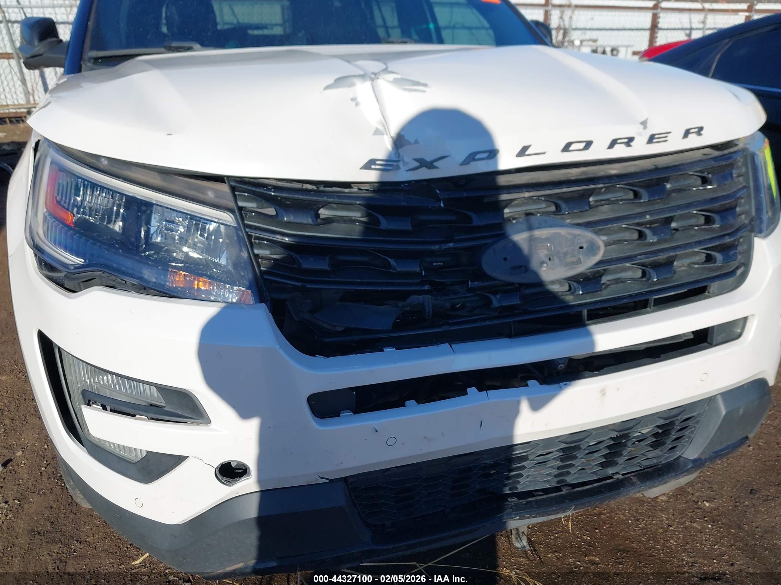 FORD EXPLORER image 6