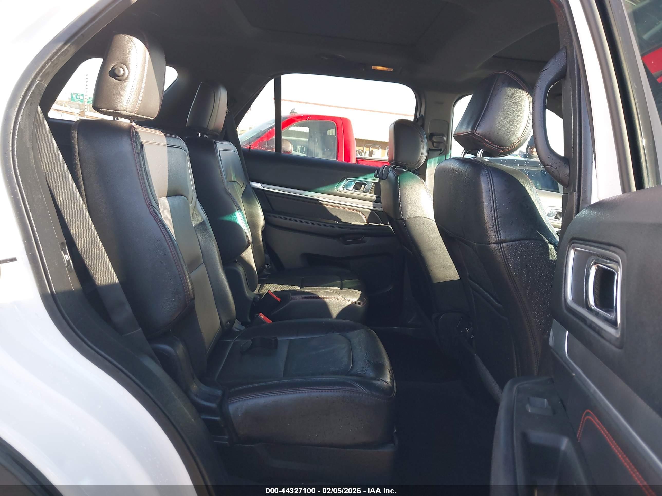 FORD EXPLORER image 8